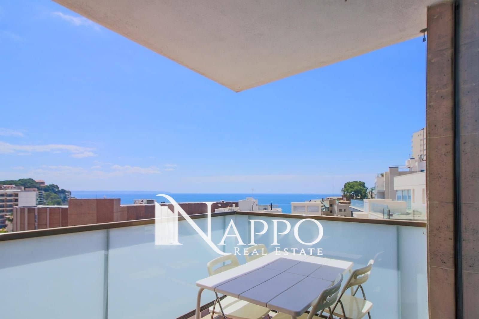 2 slaapkamer Flat te huur in Cala Mayor - € 2.000 (Ref: 8220022)