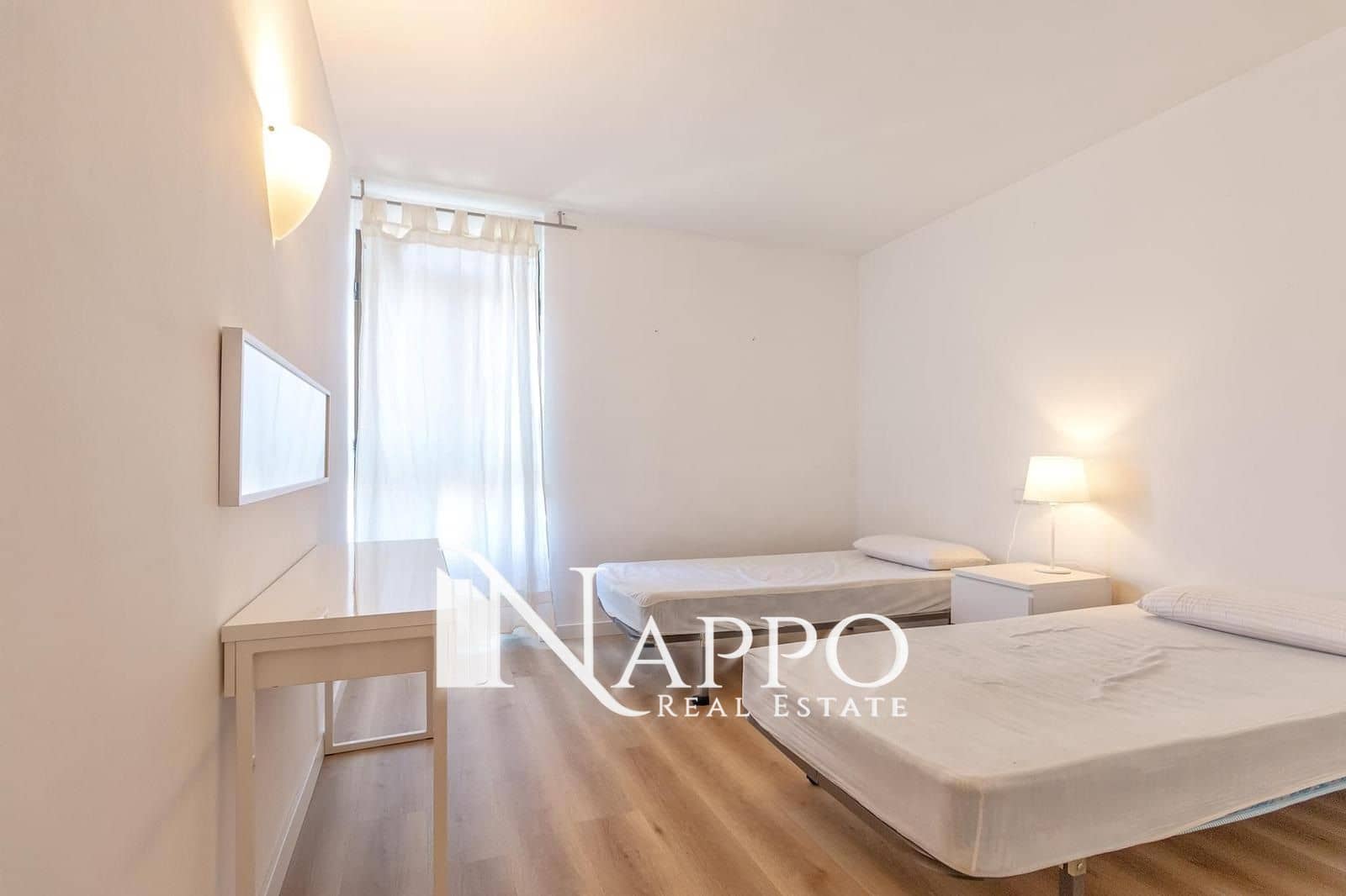 2 slaapkamer Flat te huur in Cala Mayor - € 2.000 (Ref: 8220022)