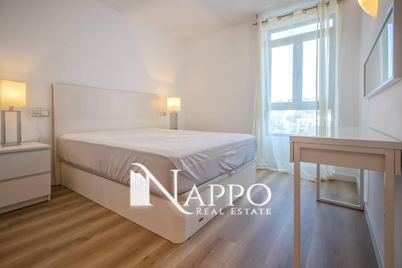 2 slaapkamer Flat te huur in Cala Mayor - € 2.000 (Ref: 8220022)