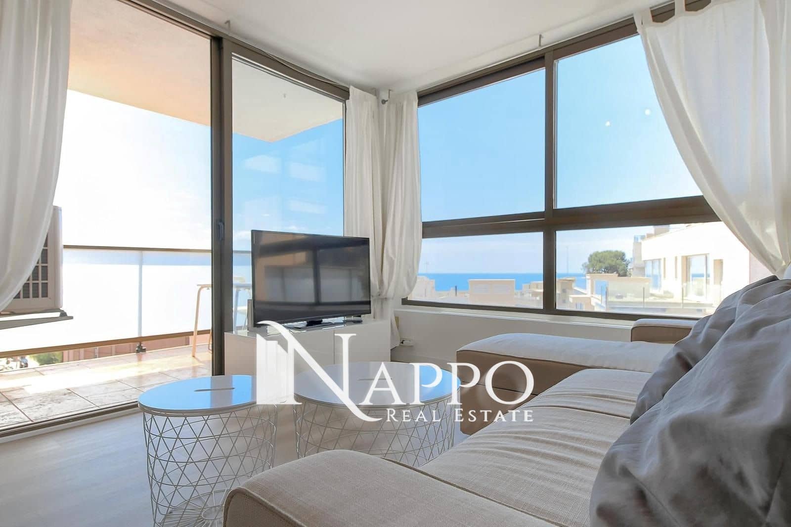 2 slaapkamer Flat te huur in Cala Mayor - € 2.000 (Ref: 8220022)