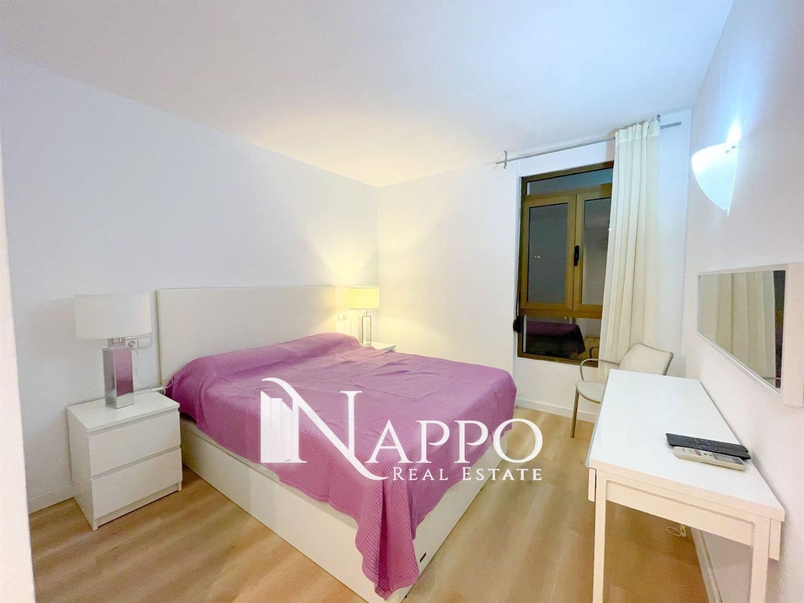 2 slaapkamer Flat te huur in Cala Mayor - € 2.000 (Ref: 8220022)