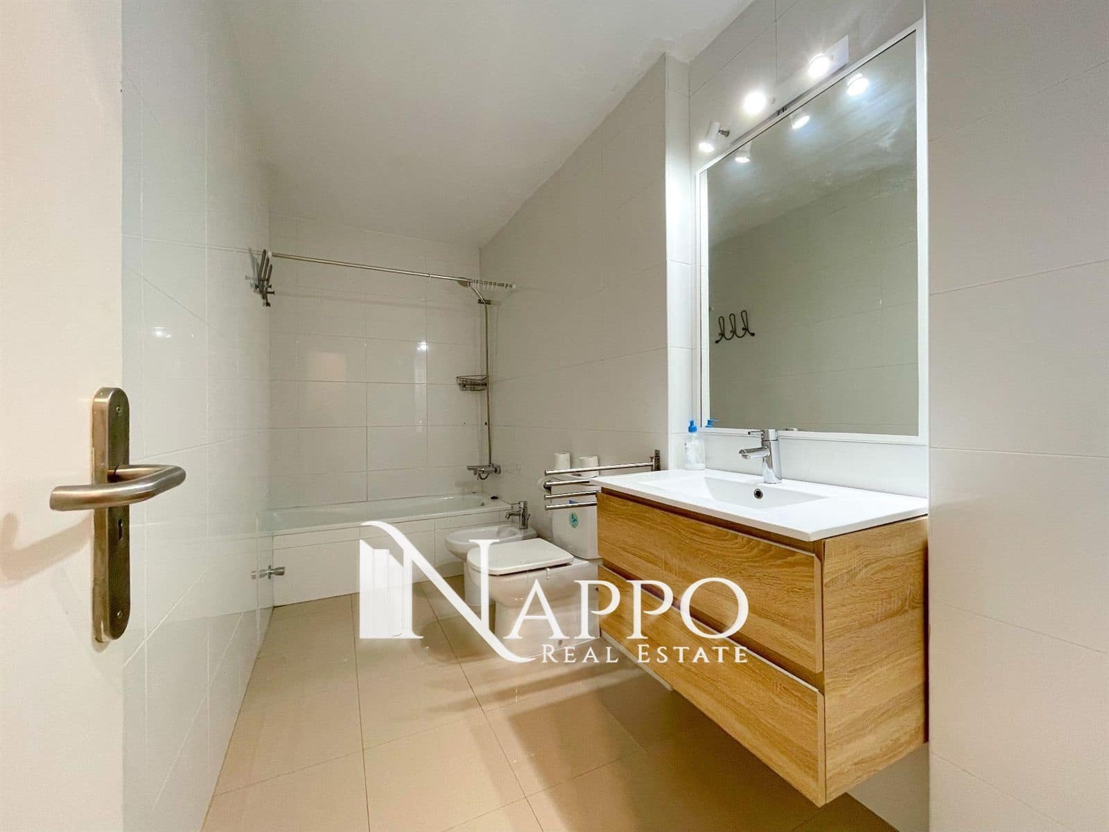 2 slaapkamer Flat te huur in Cala Mayor - € 2.000 (Ref: 8220022)