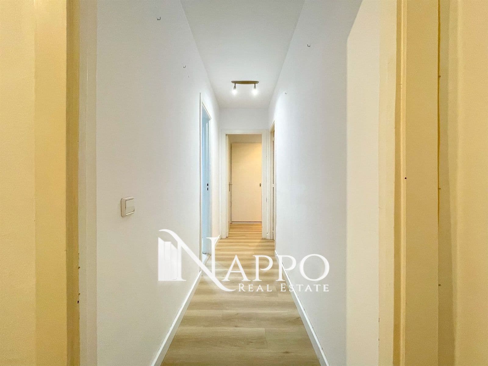 2 slaapkamer Flat te huur in Cala Mayor - € 2.000 (Ref: 8220022)