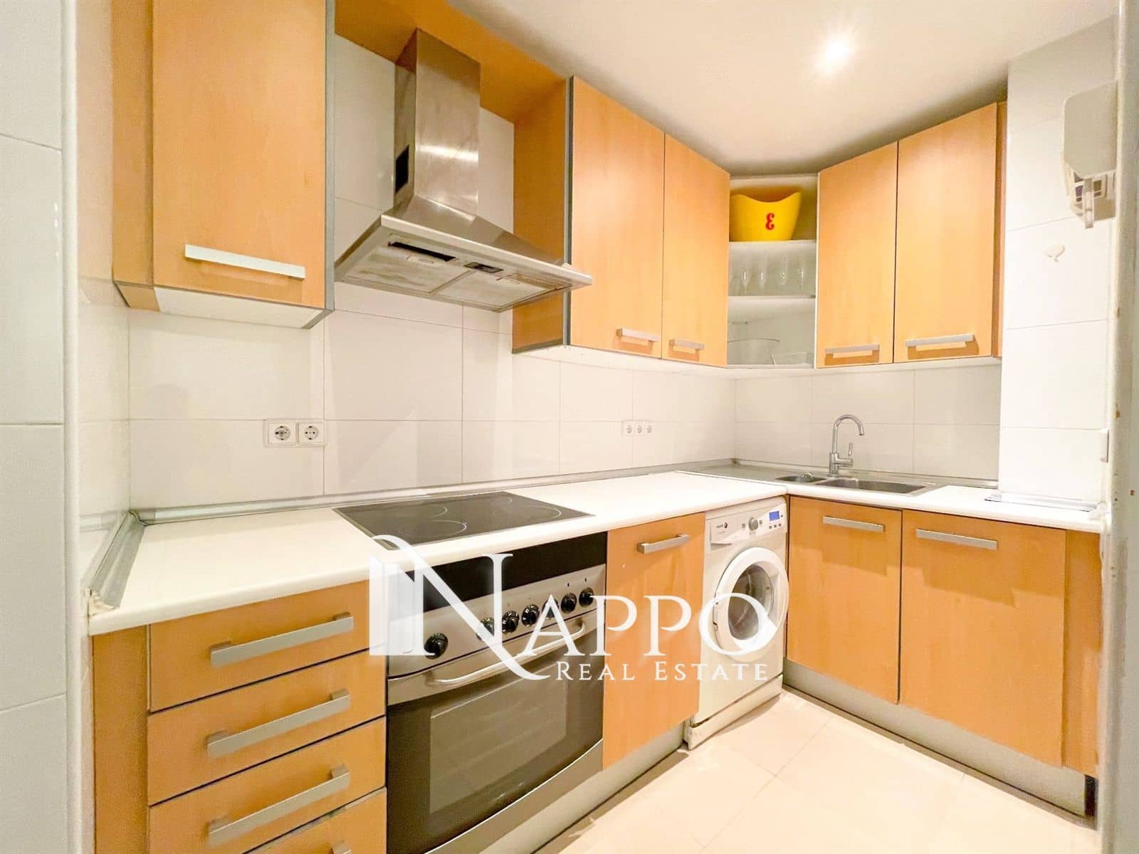 2 slaapkamer Flat te huur in Cala Mayor - € 2.000 (Ref: 8220022)