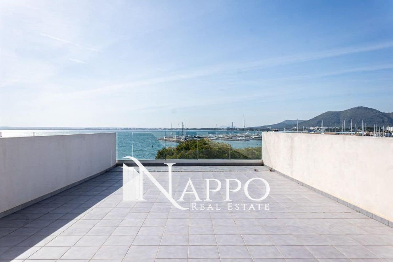 3 bedroom Flat for rent in Puerto de Alcudia - € 2,500 (Ref: 8532876)