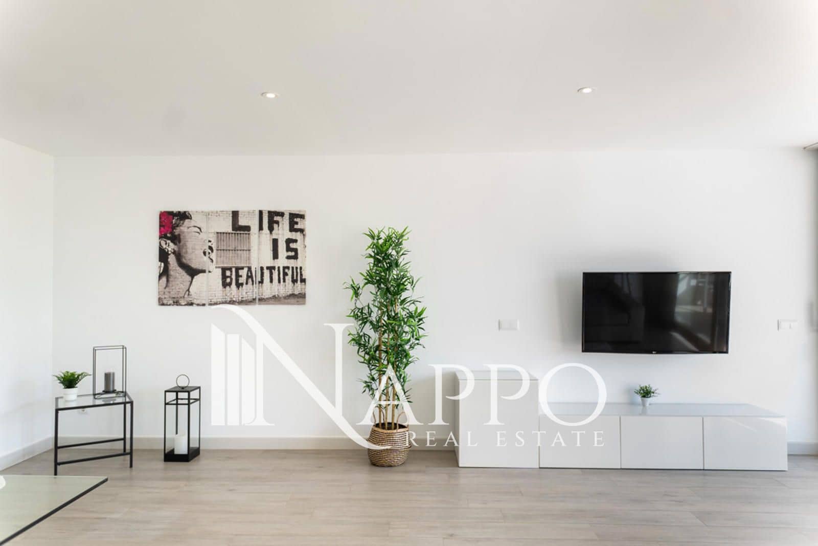 3 bedroom Flat for rent in Puerto de Alcudia - € 2,500 (Ref: 8532876)