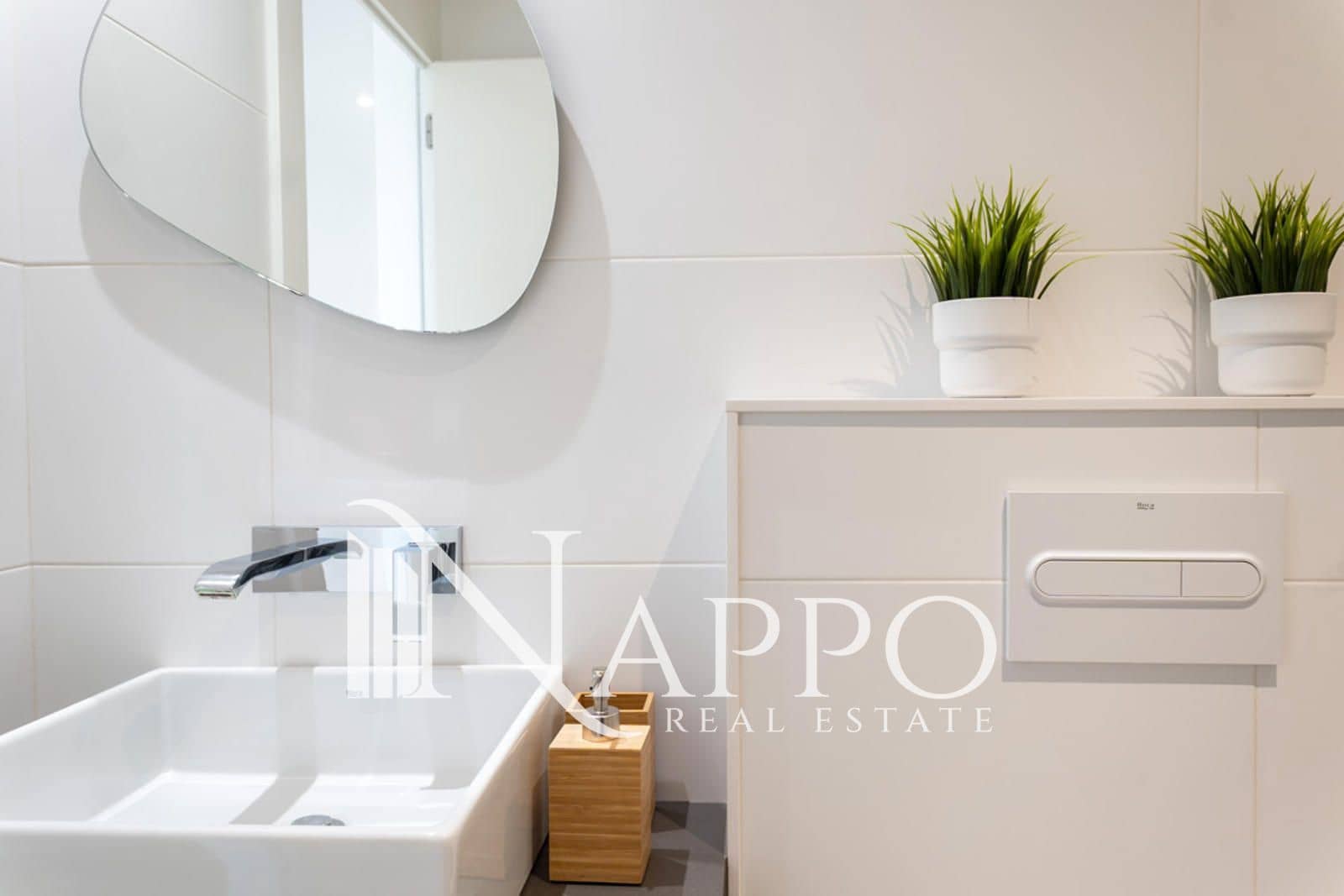 3 bedroom Flat for rent in Puerto de Alcudia - € 2,500 (Ref: 8532876)