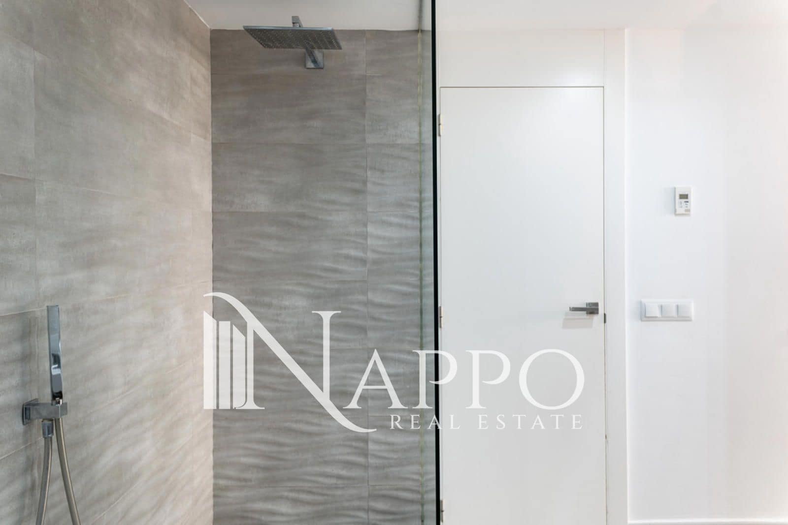 3 bedroom Flat for rent in Puerto de Alcudia - € 2,500 (Ref: 8532876)