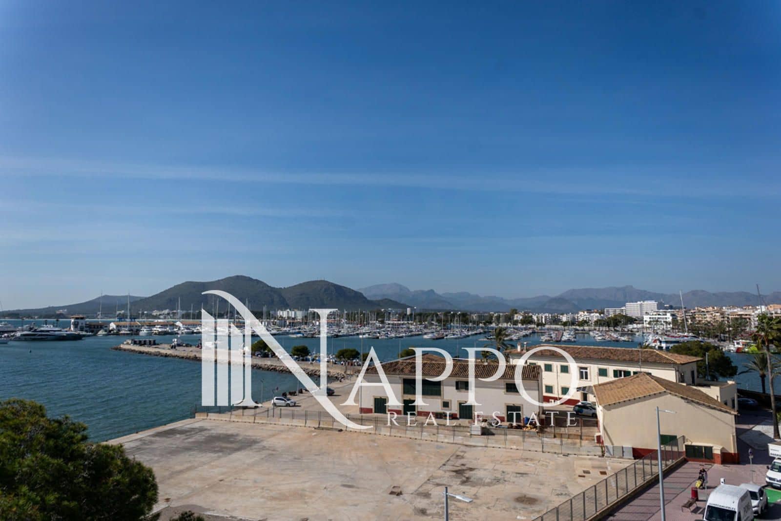 3 bedroom Flat for rent in Puerto de Alcudia - € 2,500 (Ref: 8532876)