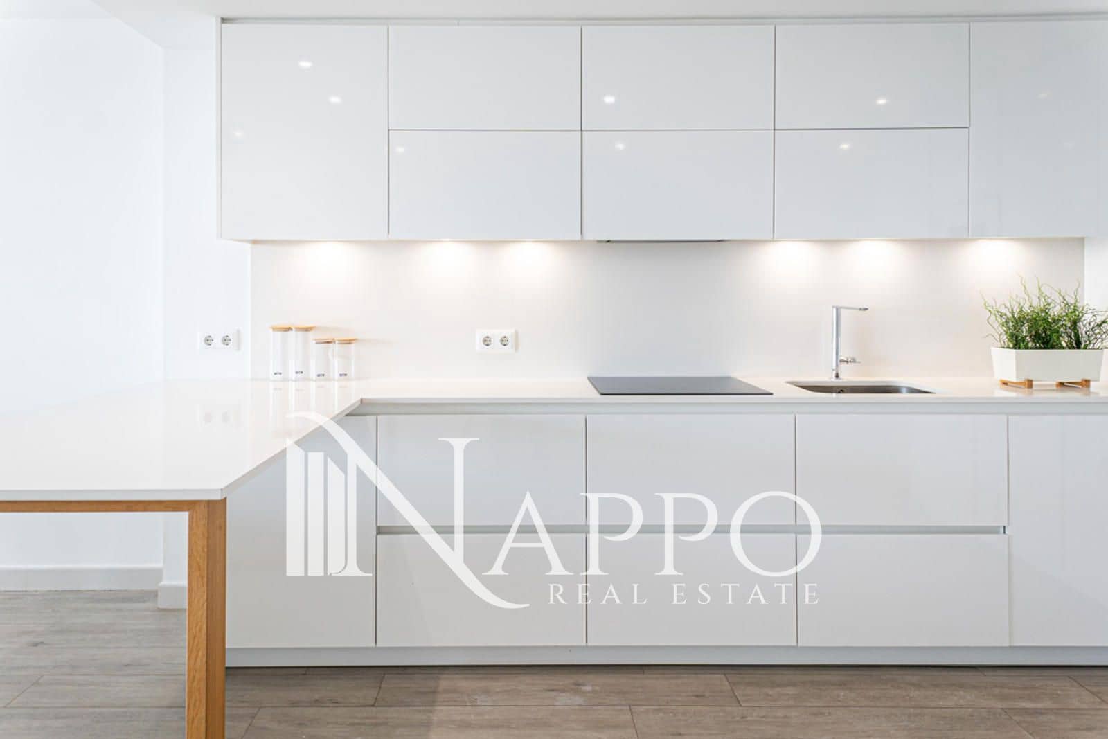 3 bedroom Flat for rent in Puerto de Alcudia - € 2,500 (Ref: 8532876)