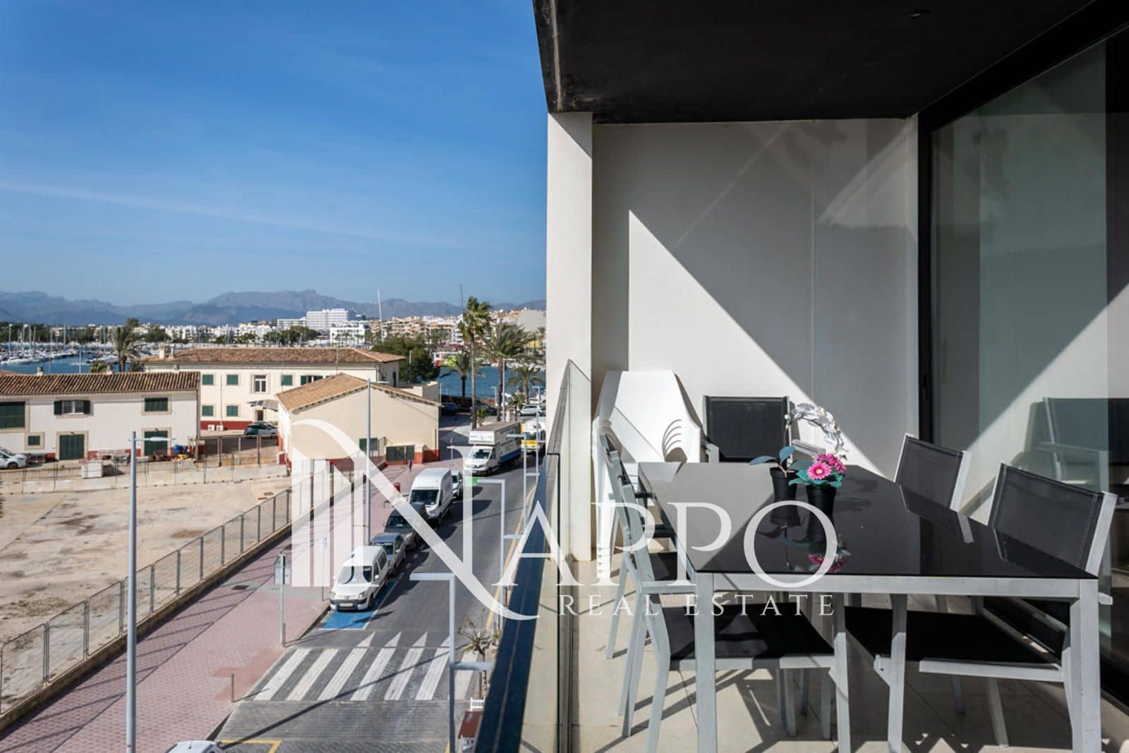 3 bedroom Flat for rent in Puerto de Alcudia - € 2,500 (Ref: 8532876)