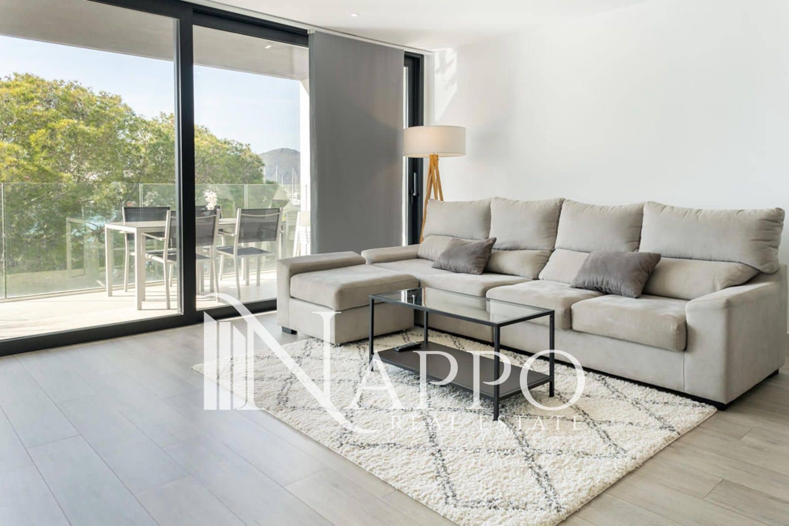 3 bedroom Flat for rent in Puerto de Alcudia - € 2,500 (Ref: 8532876)