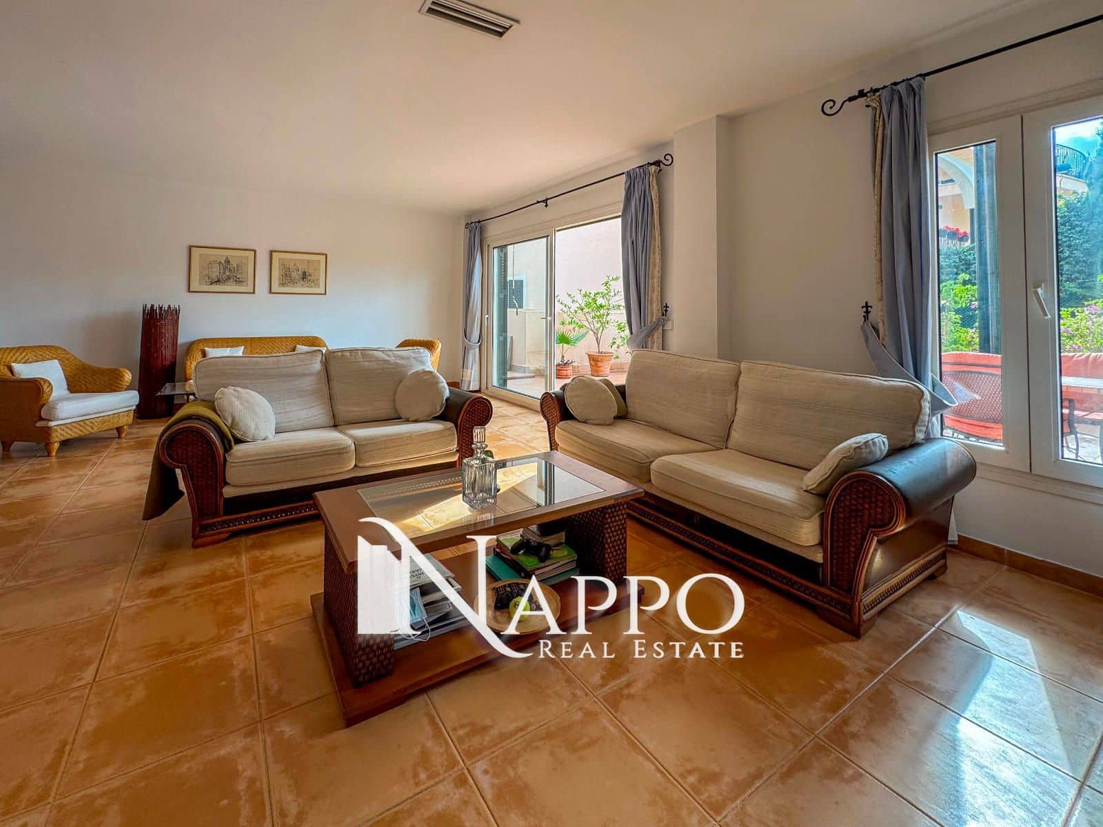 3 soverom Leilighet til salgs i Bendinat med svømmebasseng garasje - € 1 600 000 (Ref: 8574351)