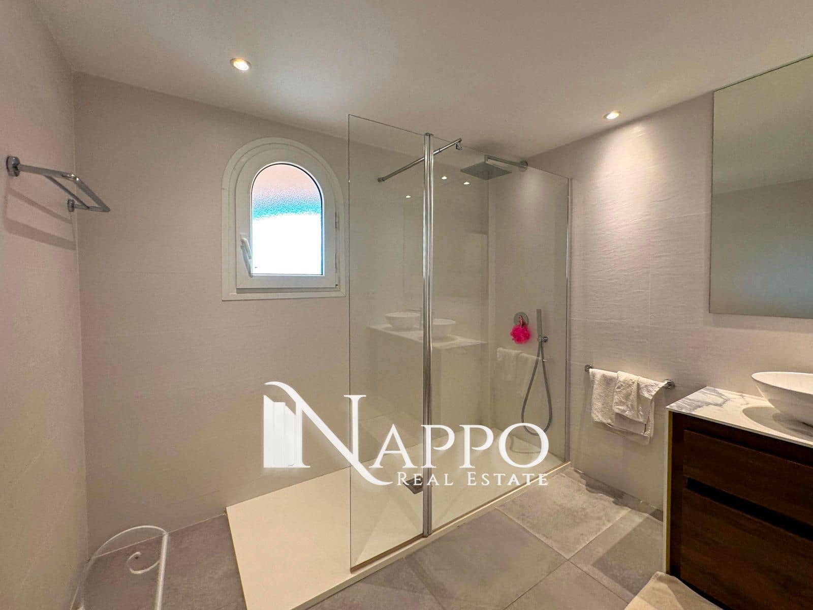 3 soverom Leilighet til salgs i Bendinat med svømmebasseng garasje - € 1 600 000 (Ref: 8574351)