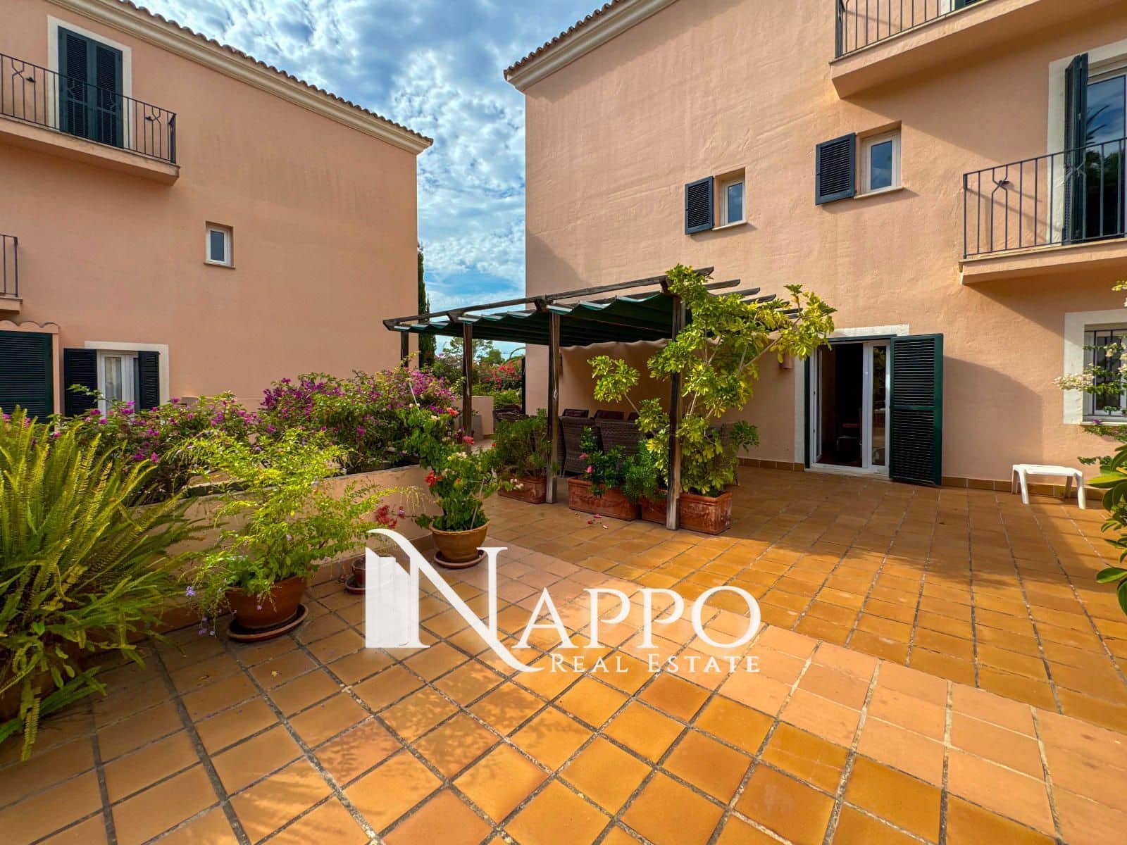 3 soverom Leilighet til salgs i Bendinat med svømmebasseng garasje - € 1 600 000 (Ref: 8574351)