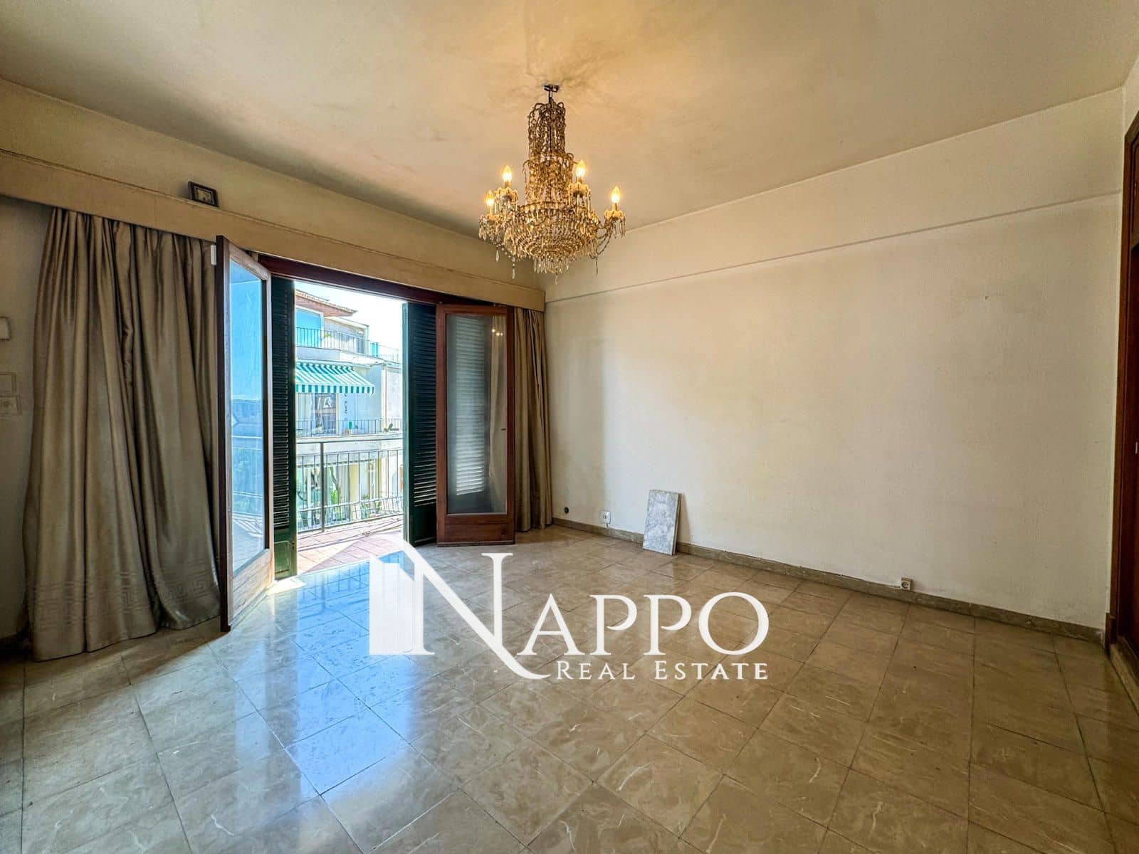 5 bedroom Flat for sale in Palma de Mallorca - € 899,000 (Ref: 8583292)