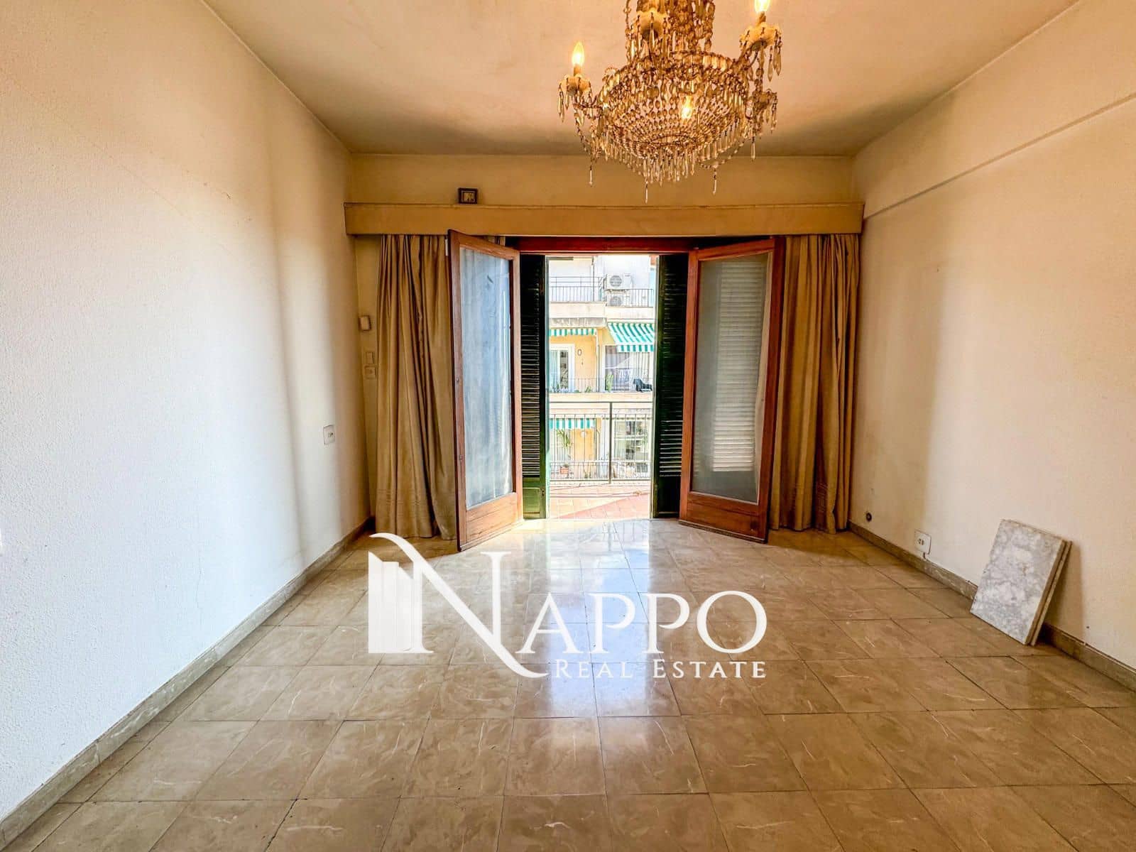 5 bedroom Flat for sale in Palma de Mallorca - € 899,000 (Ref: 8583292)