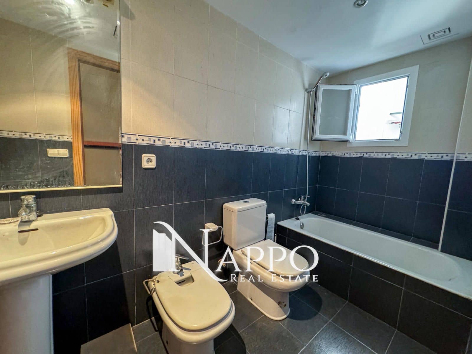 5 bedroom Flat for sale in Palma de Mallorca - € 899,000 (Ref: 8583292)