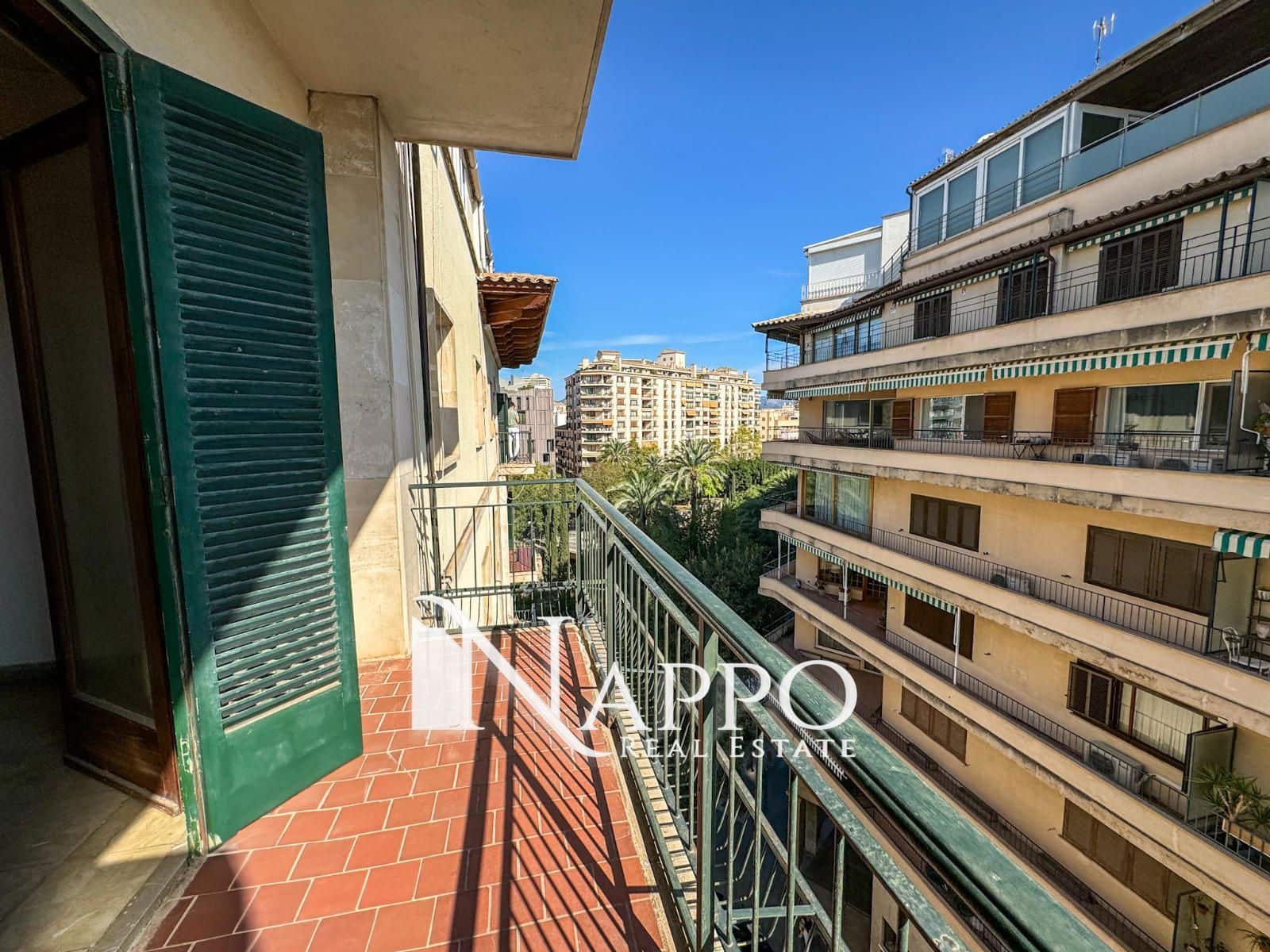 5 bedroom Flat for sale in Palma de Mallorca - € 899,000 (Ref: 8583292)