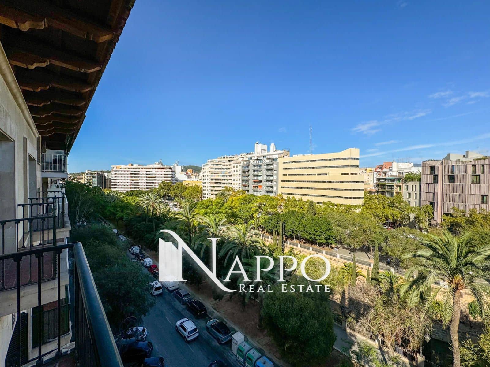 5 bedroom Flat for sale in Palma de Mallorca - € 899,000 (Ref: 8583292)