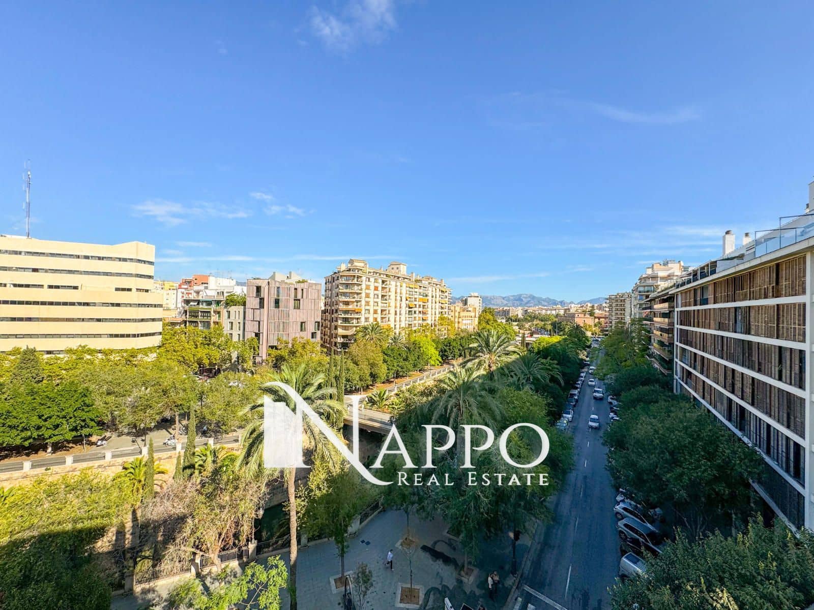 5 bedroom Flat for sale in Palma de Mallorca - € 899,000 (Ref: 8583292)