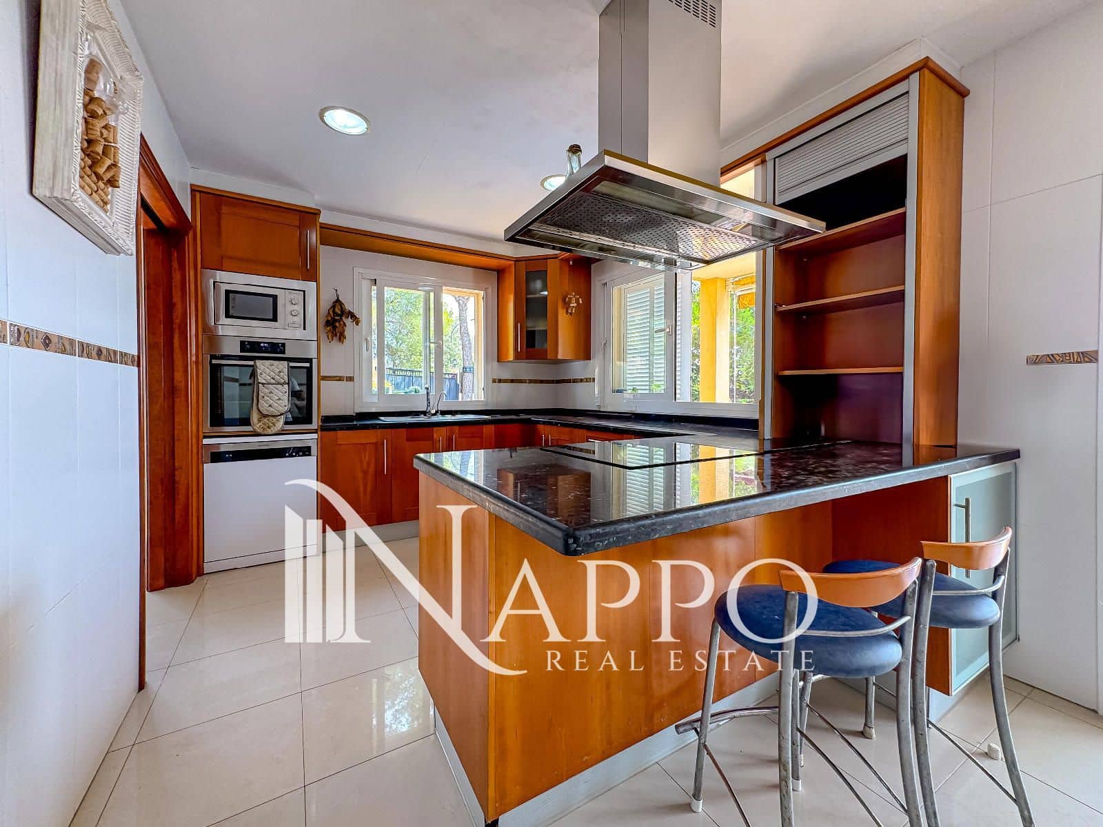 6 soveværelse Villa til salg i Palmanova med garage - € 2.550.000 (Ref: 9170538)