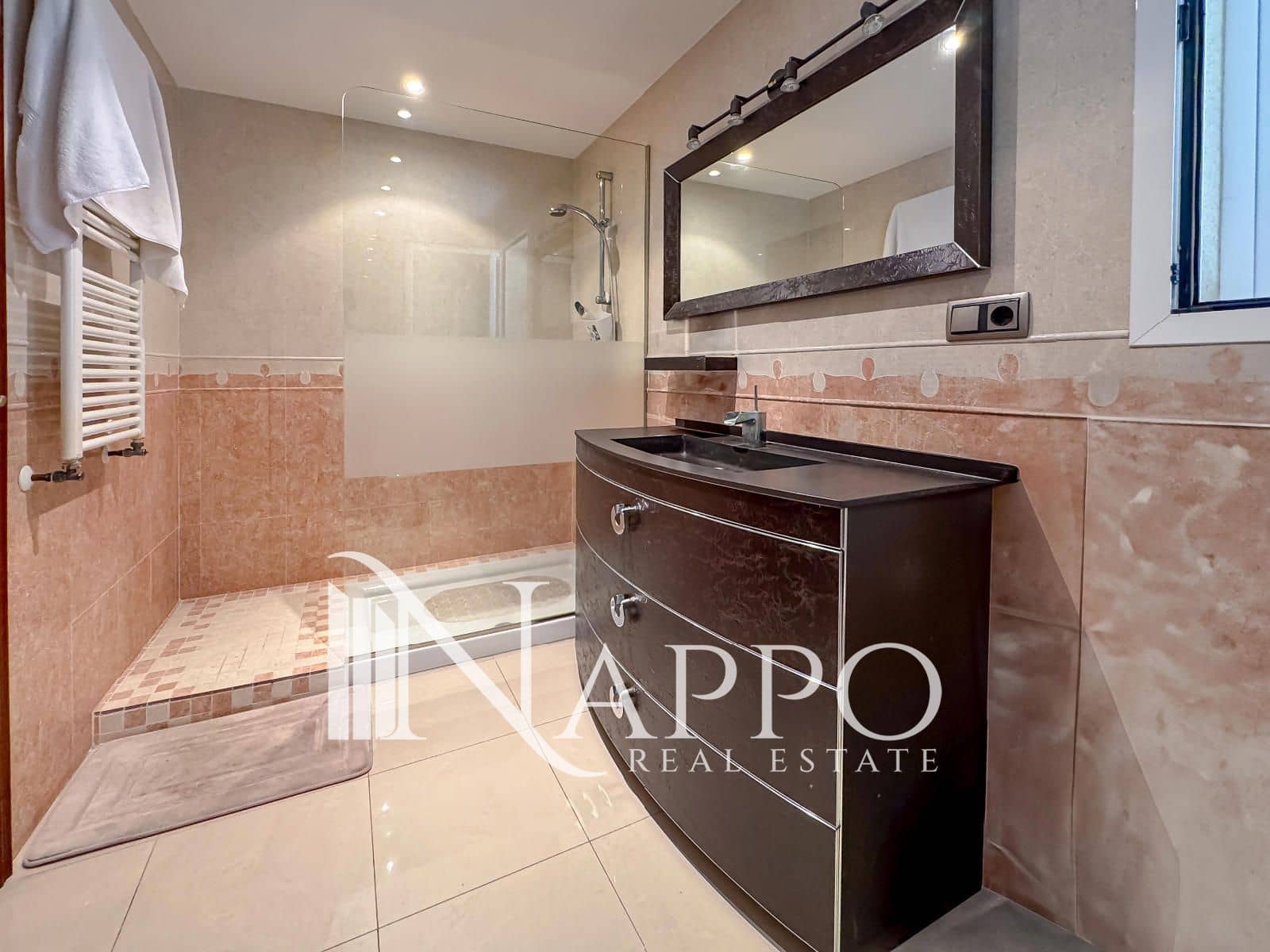 6 soveværelse Villa til salg i Palmanova med garage - € 2.550.000 (Ref: 9170538)