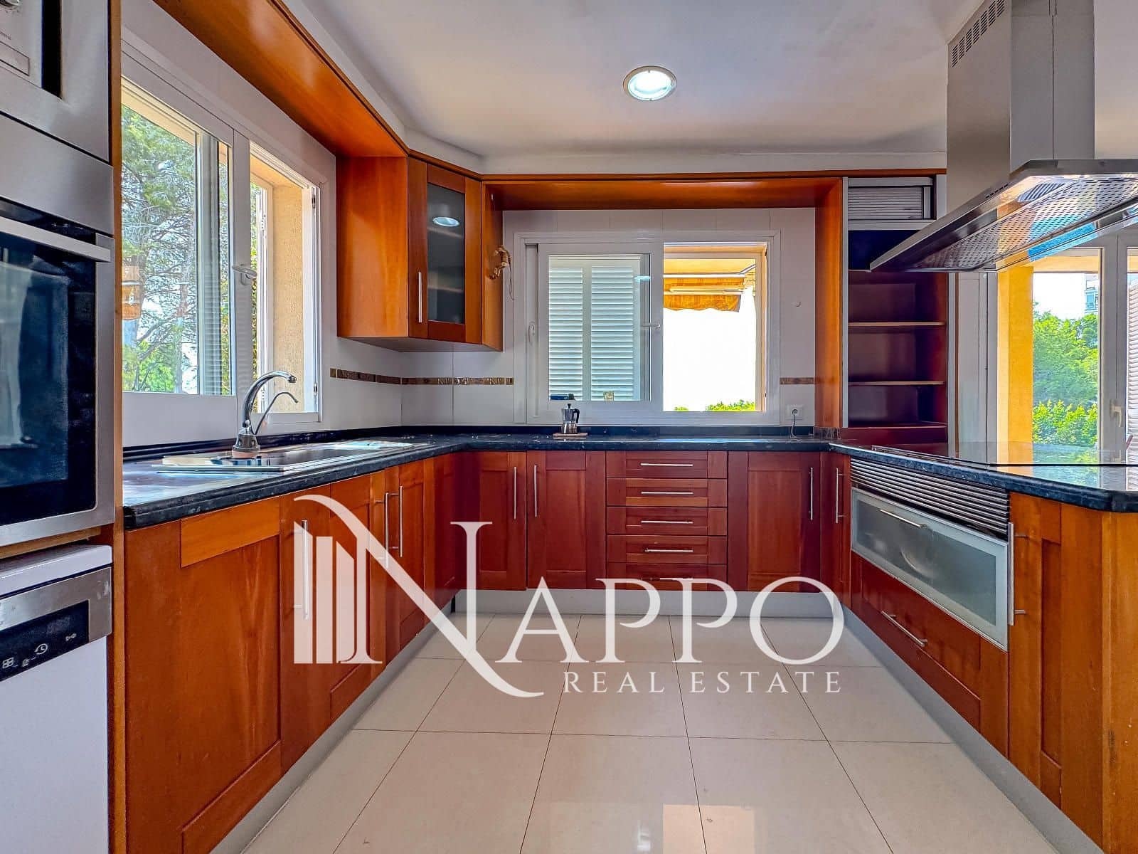 6 soveværelse Villa til salg i Palmanova med garage - € 2.550.000 (Ref: 9170538)