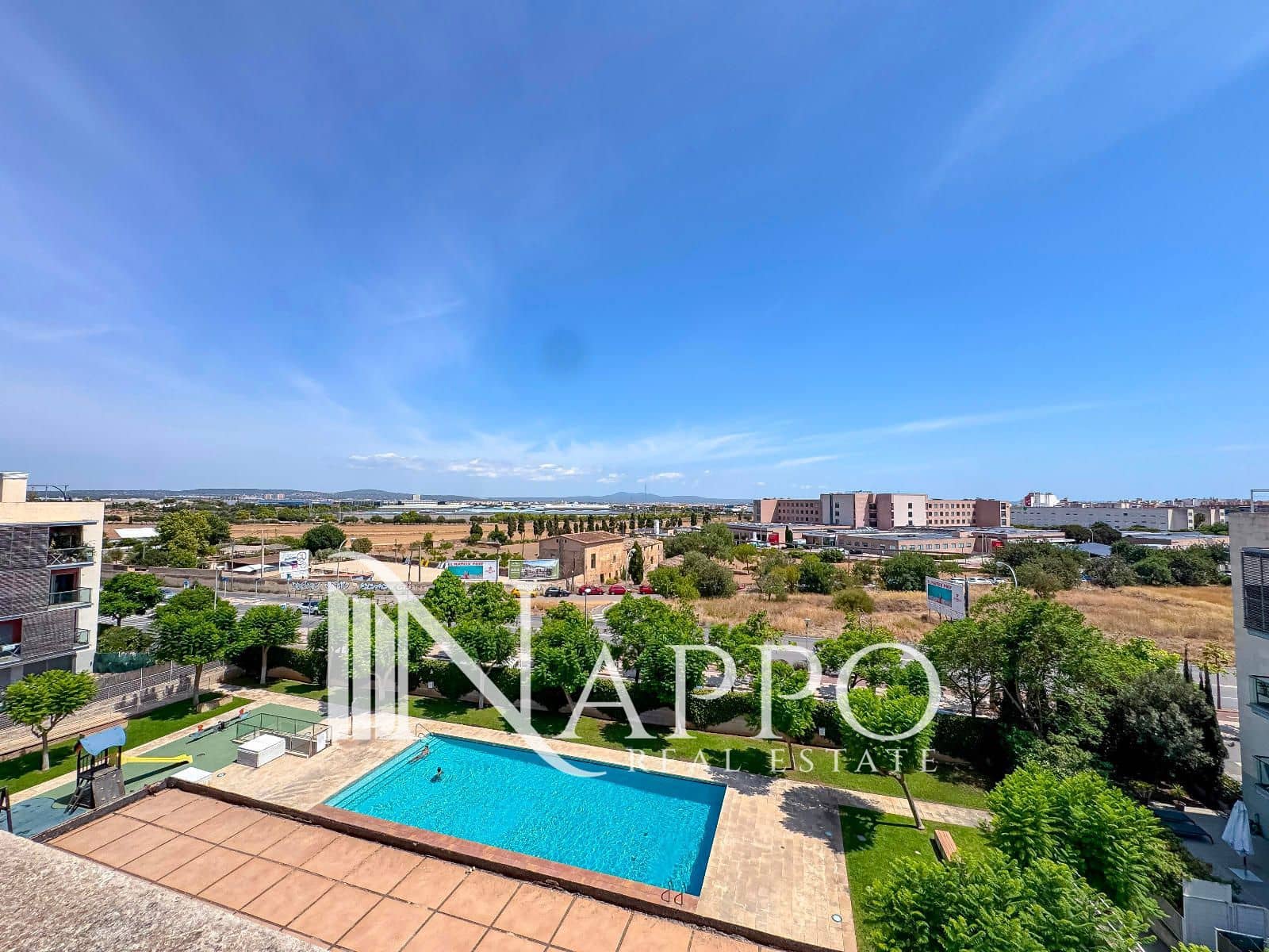 3 soveværelse Penthouse til leje i Palma de Mallorca med swimmingpool garage - € 1.800 (Ref: 9266536)