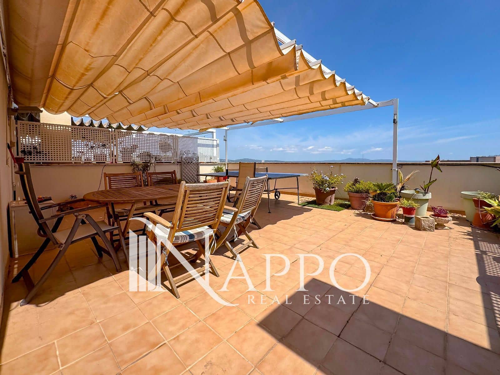 3 soveværelse Penthouse til leje i Palma de Mallorca med swimmingpool garage - € 1.800 (Ref: 9266536)