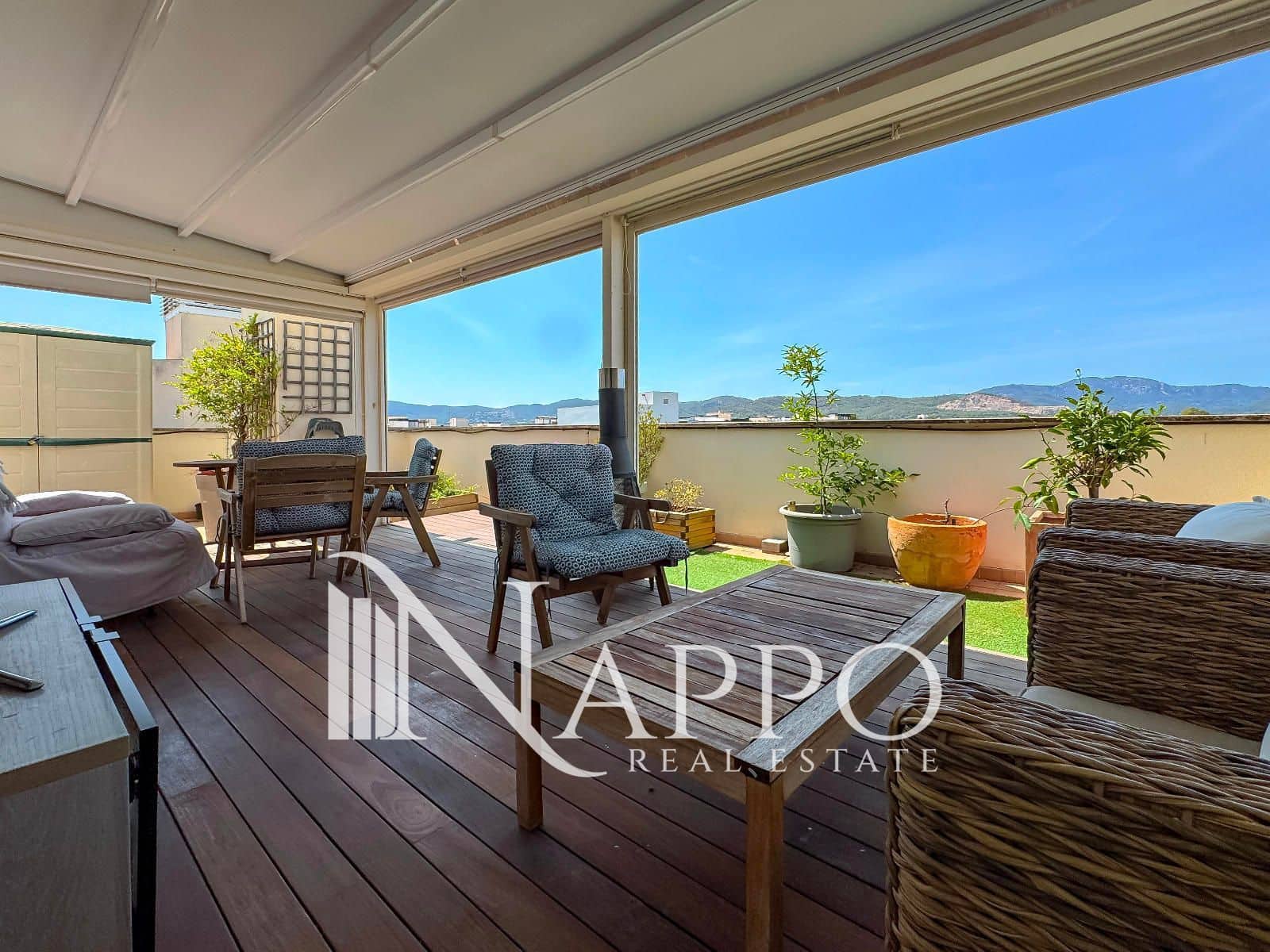 3 soveværelse Penthouse til leje i Palma de Mallorca med swimmingpool garage - € 1.800 (Ref: 9266536)