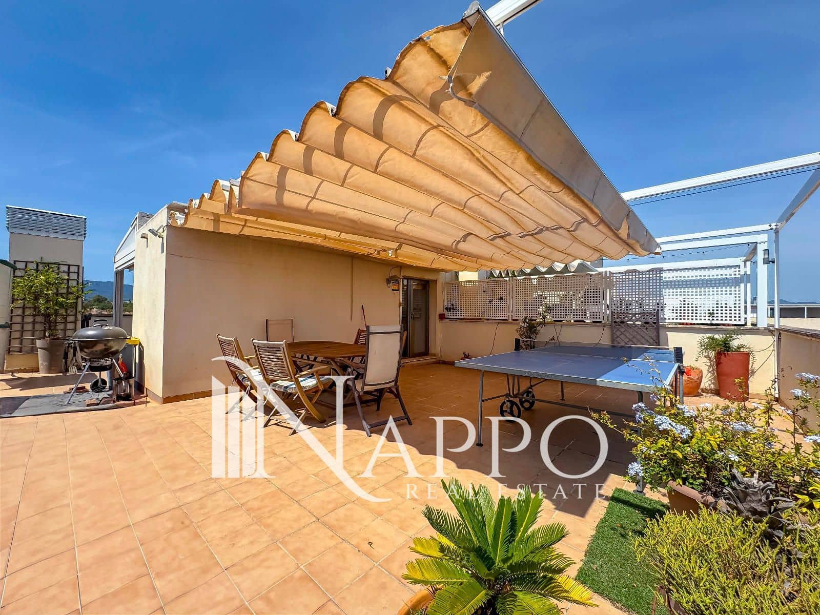 3 soveværelse Penthouse til leje i Palma de Mallorca med swimmingpool garage - € 1.800 (Ref: 9266536)