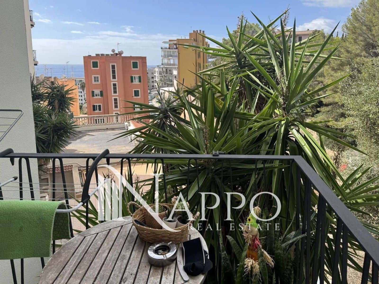 2 soverom Leilighet til salgs i Cala Mayor med svømmebasseng - € 299 000 (Ref: 9352145)