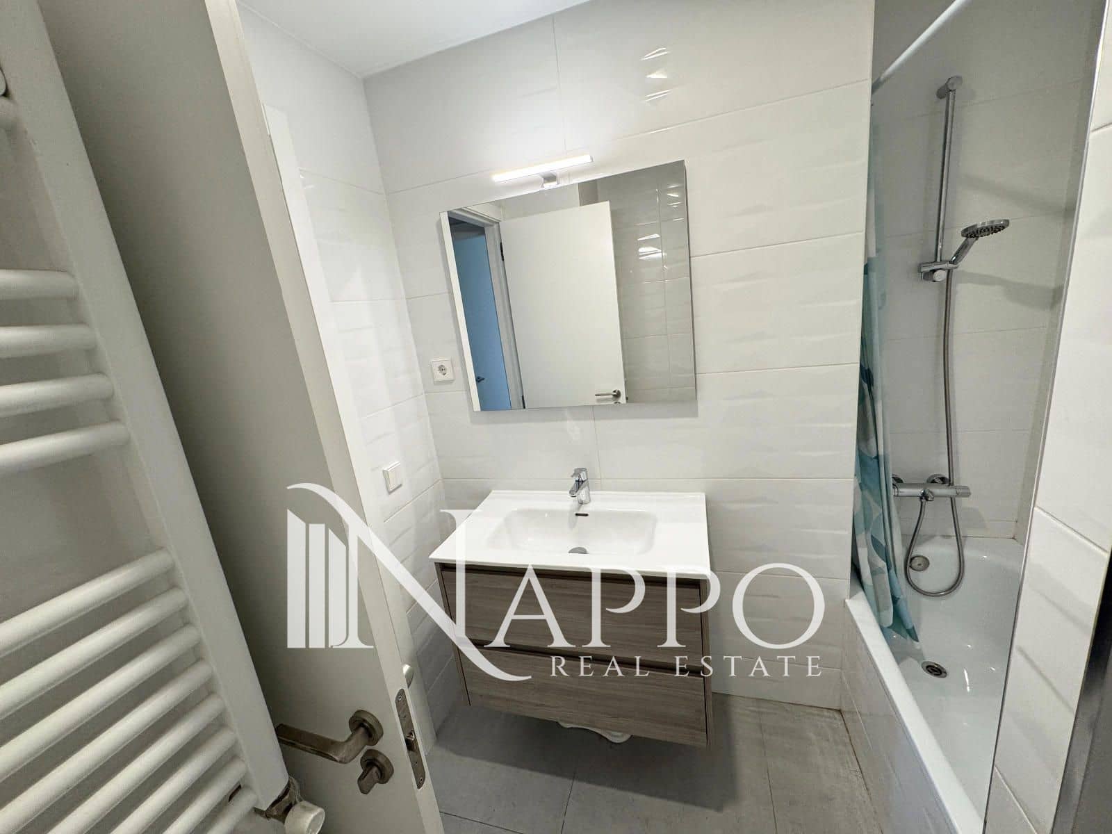 4 bedroom Flat for rent in Madrid city - € 2,500 (Ref: 9357022)