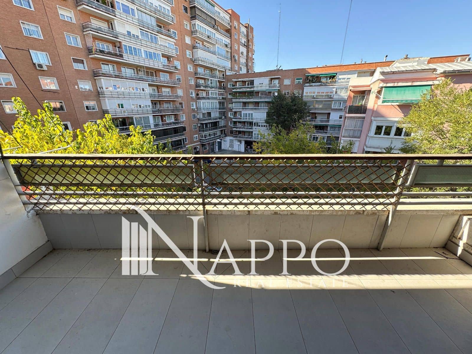 4 bedroom Flat for rent in Madrid city - € 2,500 (Ref: 9357022)