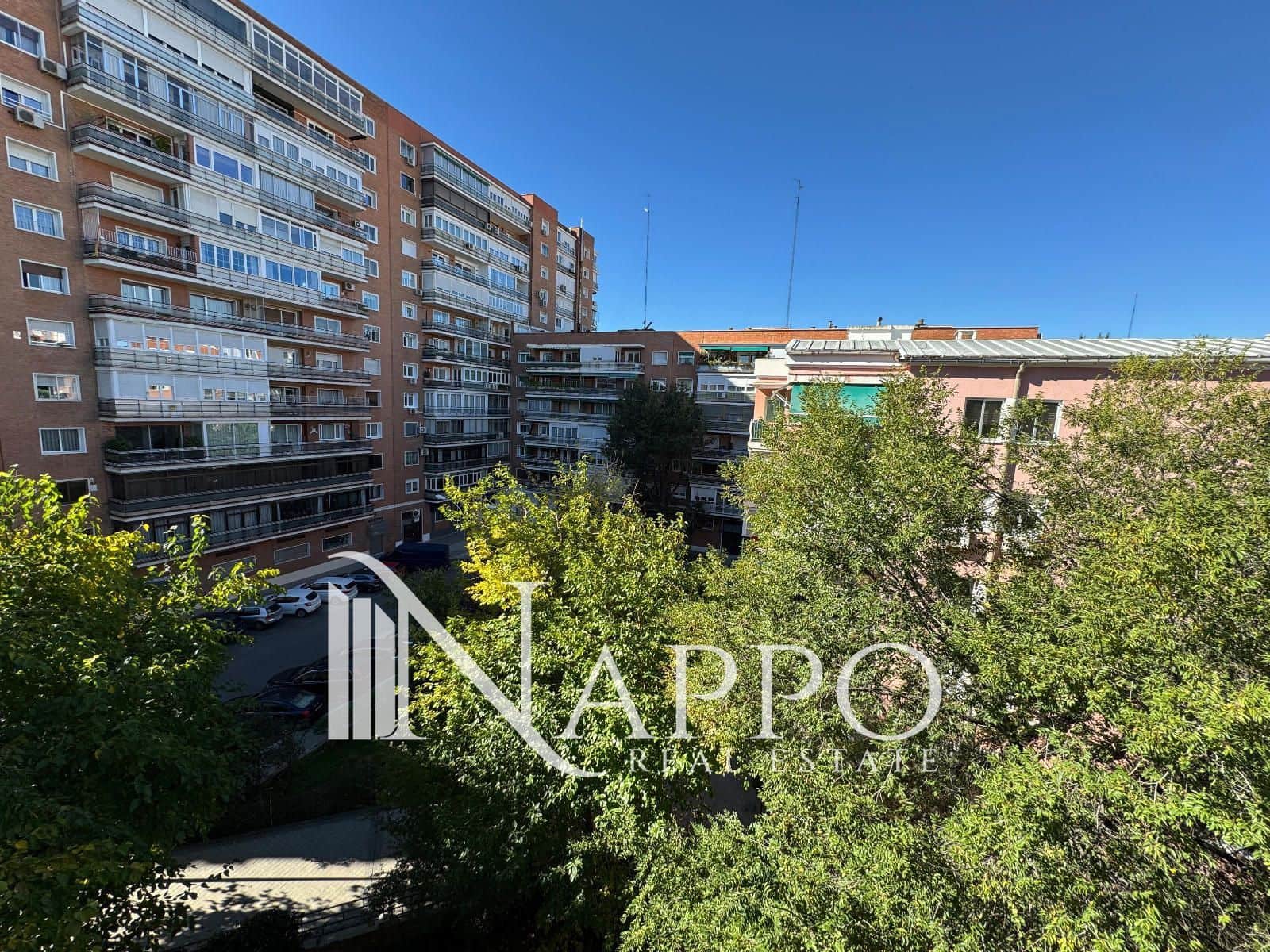 4 bedroom Flat for rent in Madrid city - € 2,500 (Ref: 9357022)