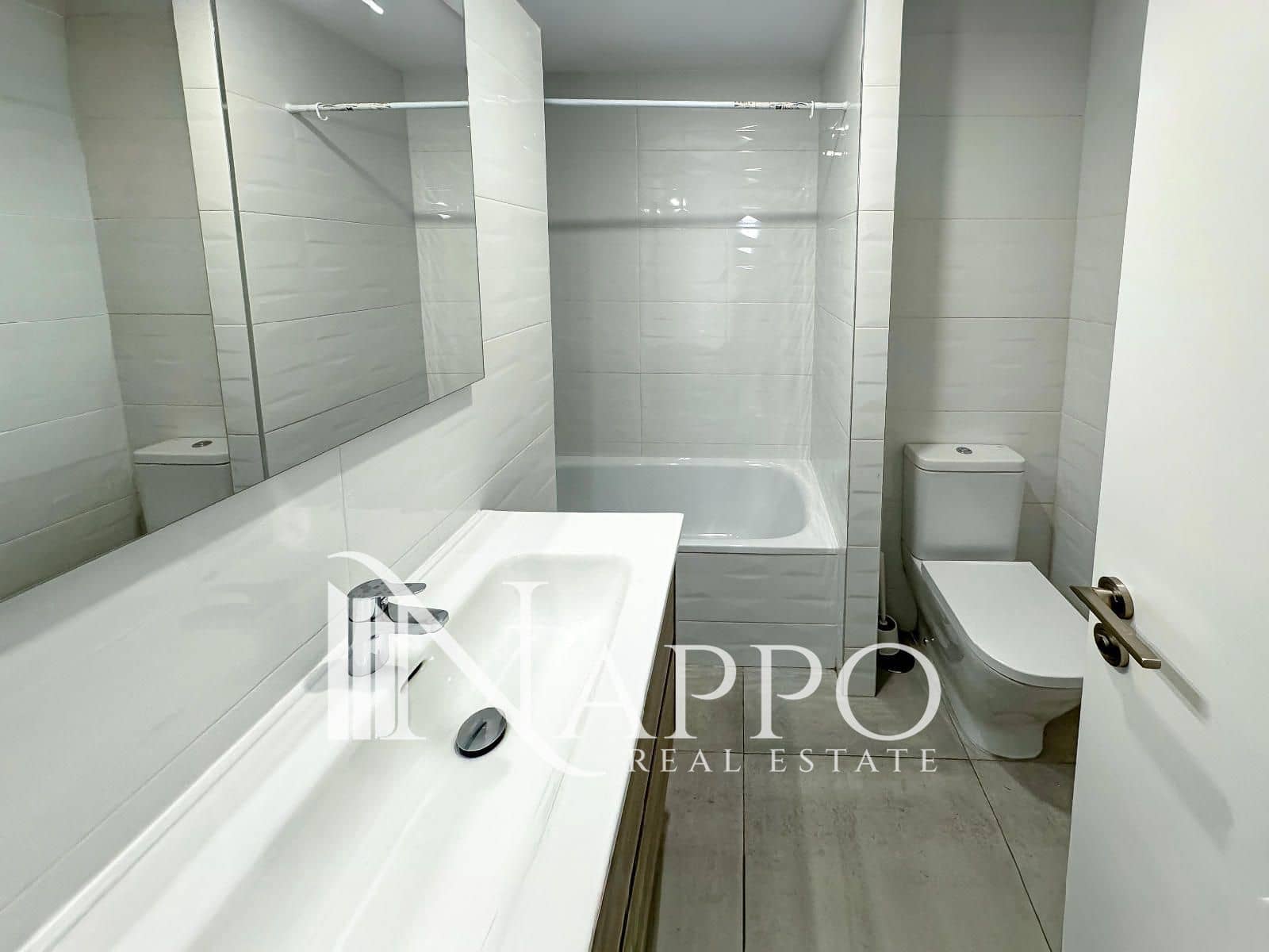 4 bedroom Flat for rent in Madrid city - € 2,500 (Ref: 9357022)