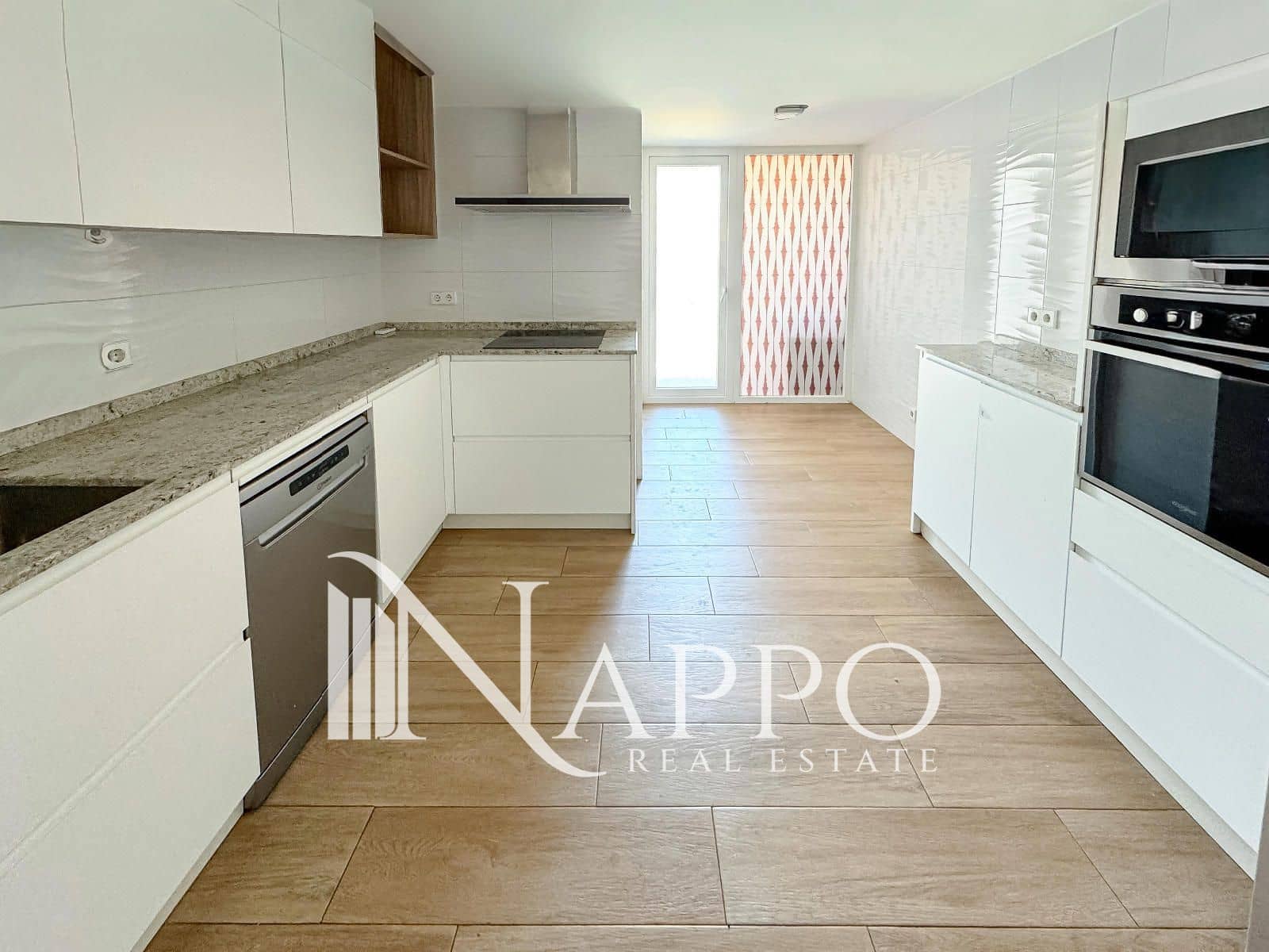 4 bedroom Flat for rent in Madrid city - € 2,500 (Ref: 9357022)