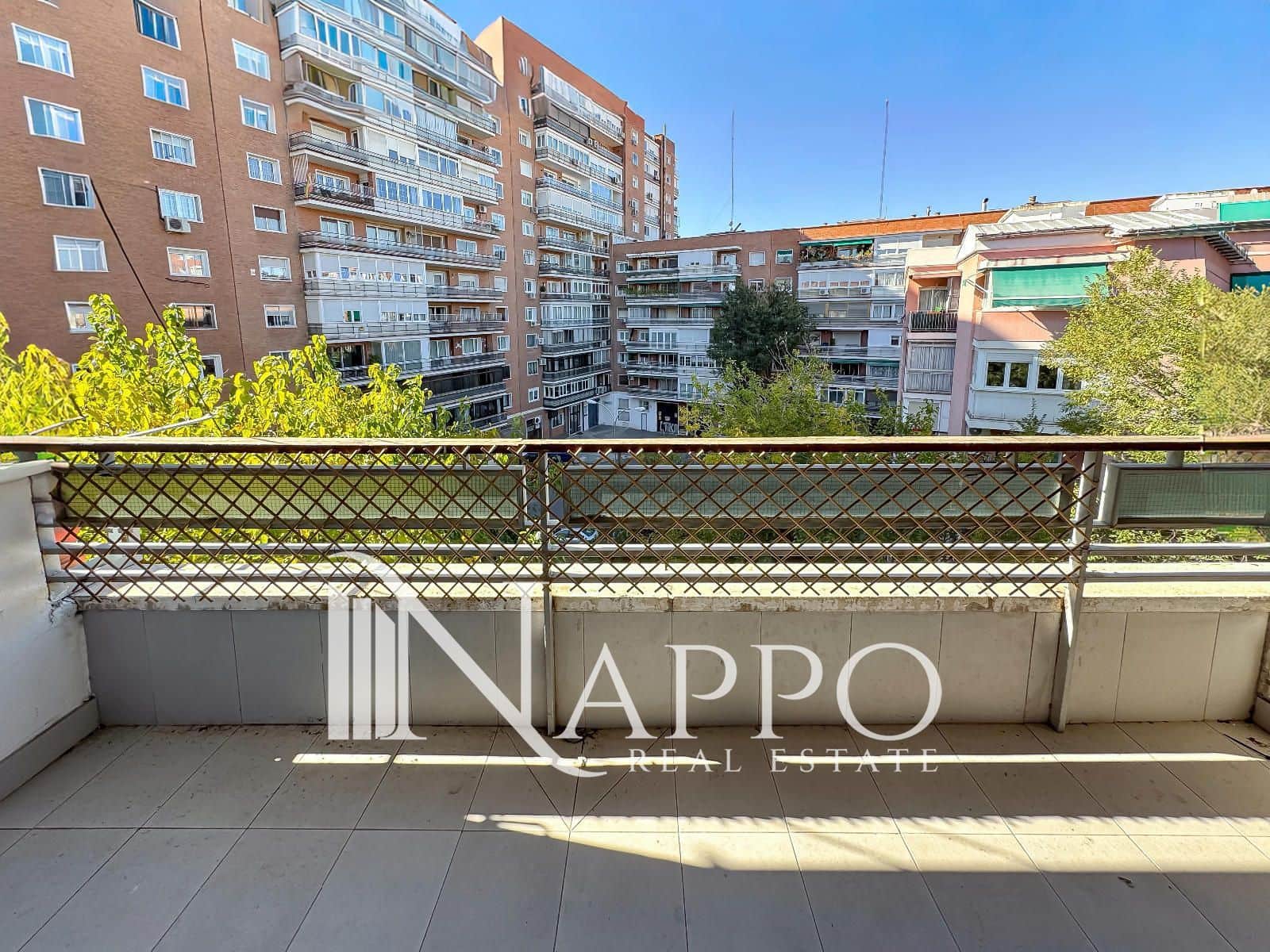 4 bedroom Flat for rent in Madrid city - € 2,500 (Ref: 9357022)