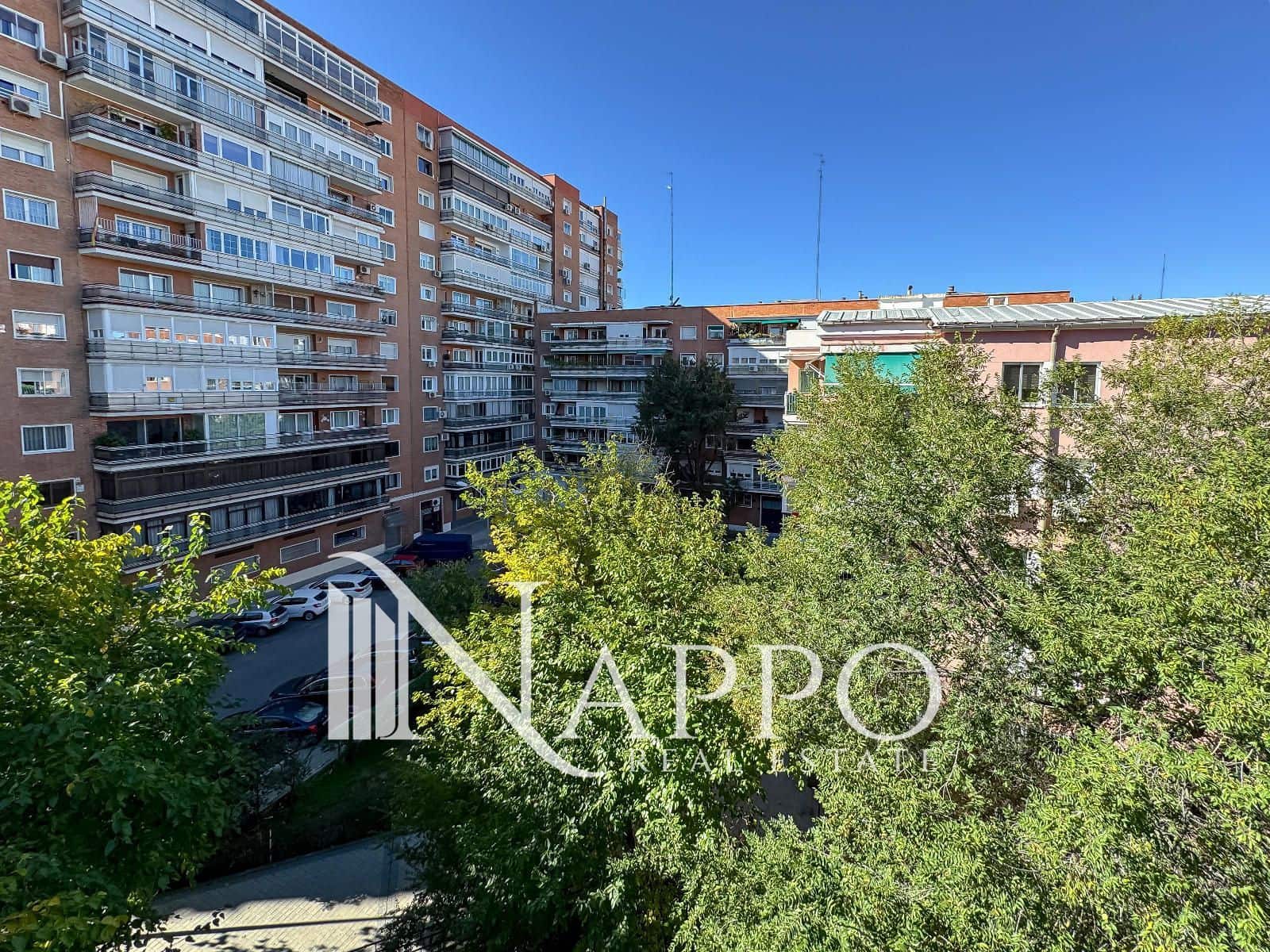 4 bedroom Flat for rent in Madrid city - € 2,500 (Ref: 9357022)