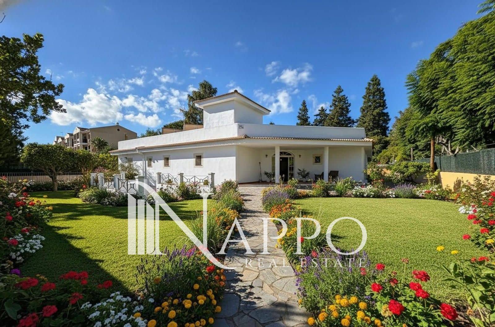 6 bedroom Villa for sale in Santa Ponsa with pool garage - € 2,600,000 (Ref: 9374021)