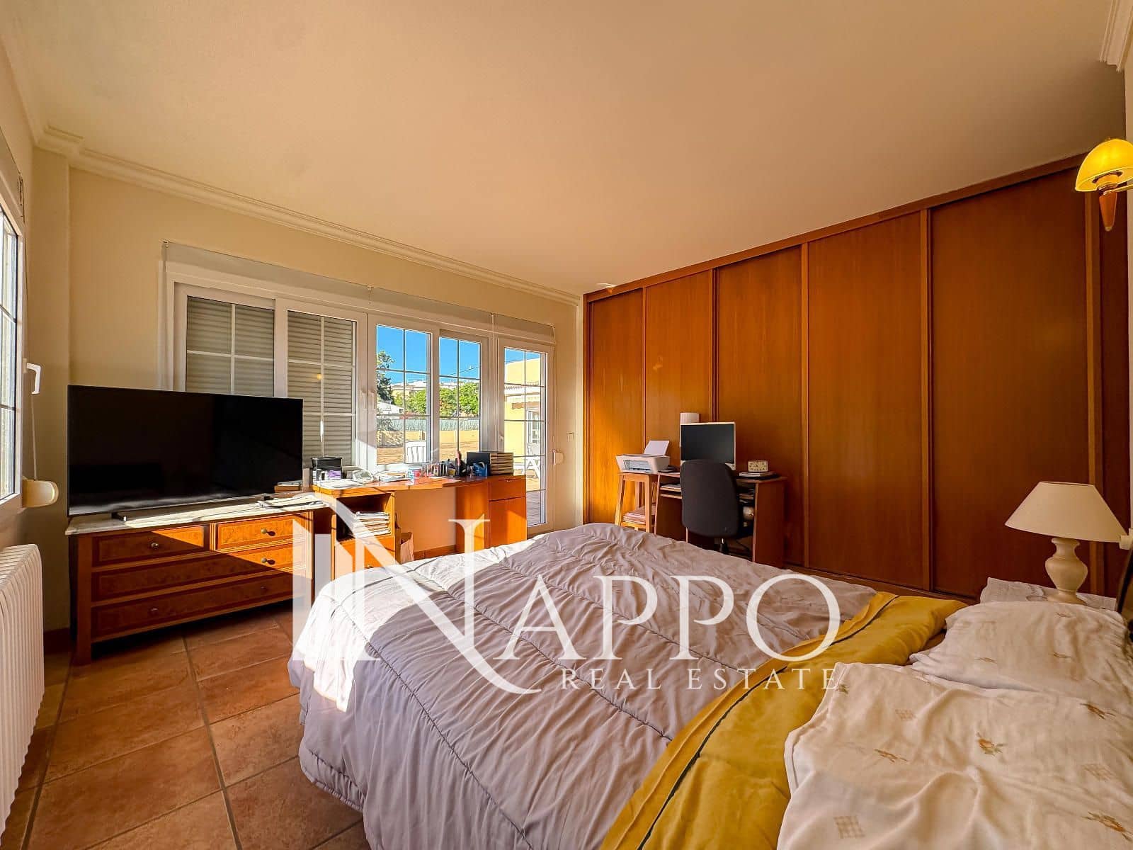 6 bedroom Villa for sale in Santa Ponsa with pool garage - € 2,600,000 (Ref: 9374021)