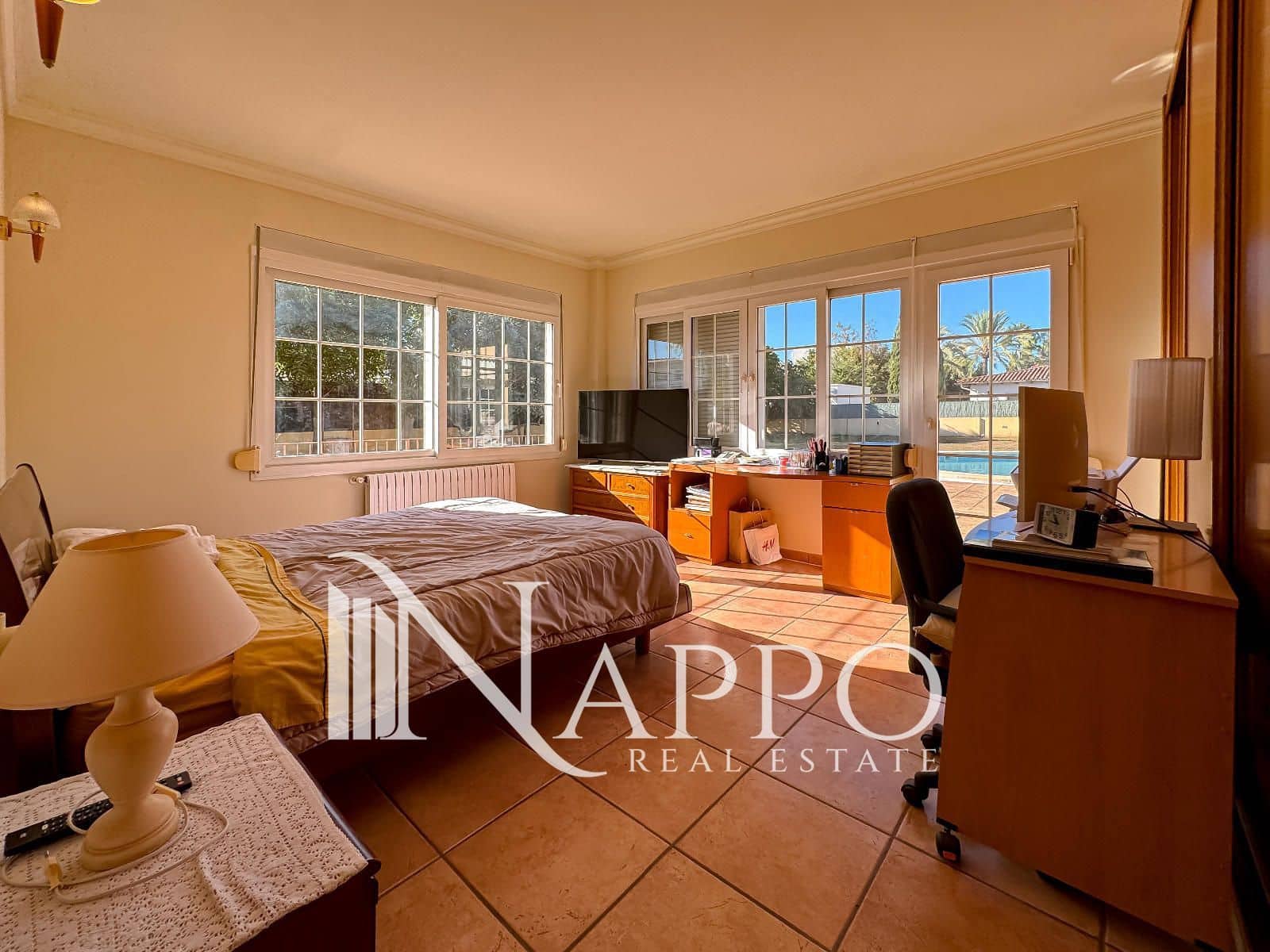 6 bedroom Villa for sale in Santa Ponsa with pool garage - € 2,600,000 (Ref: 9374021)