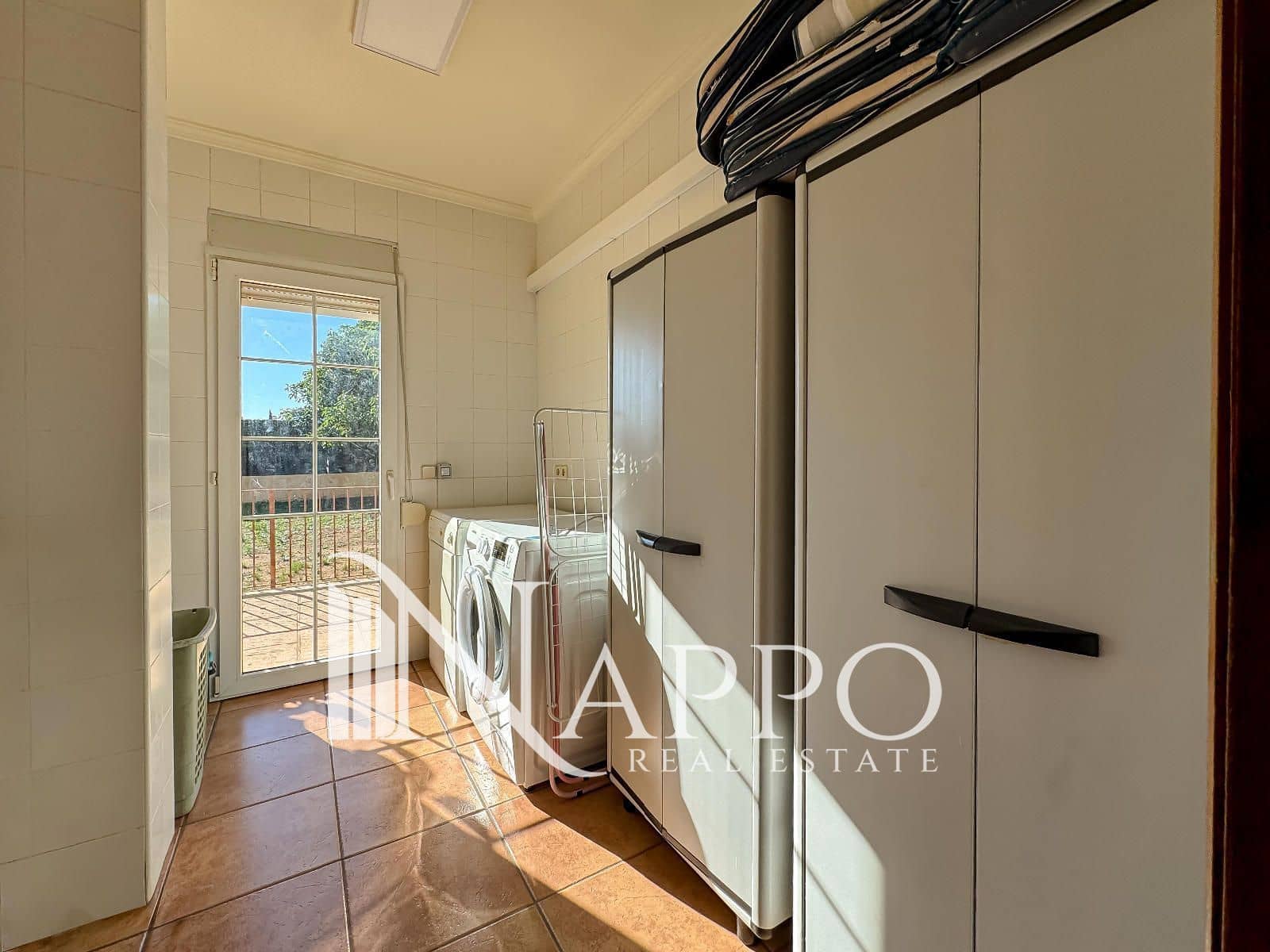 6 bedroom Villa for sale in Santa Ponsa with pool garage - € 2,600,000 (Ref: 9374021)