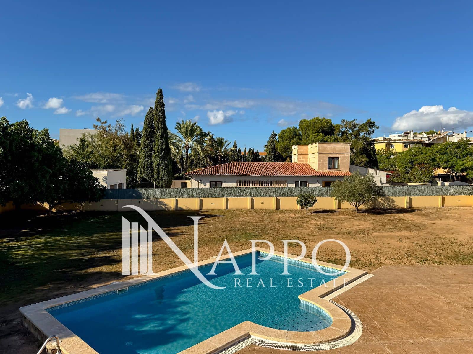 6 bedroom Villa for sale in Santa Ponsa with pool garage - € 2,600,000 (Ref: 9374021)