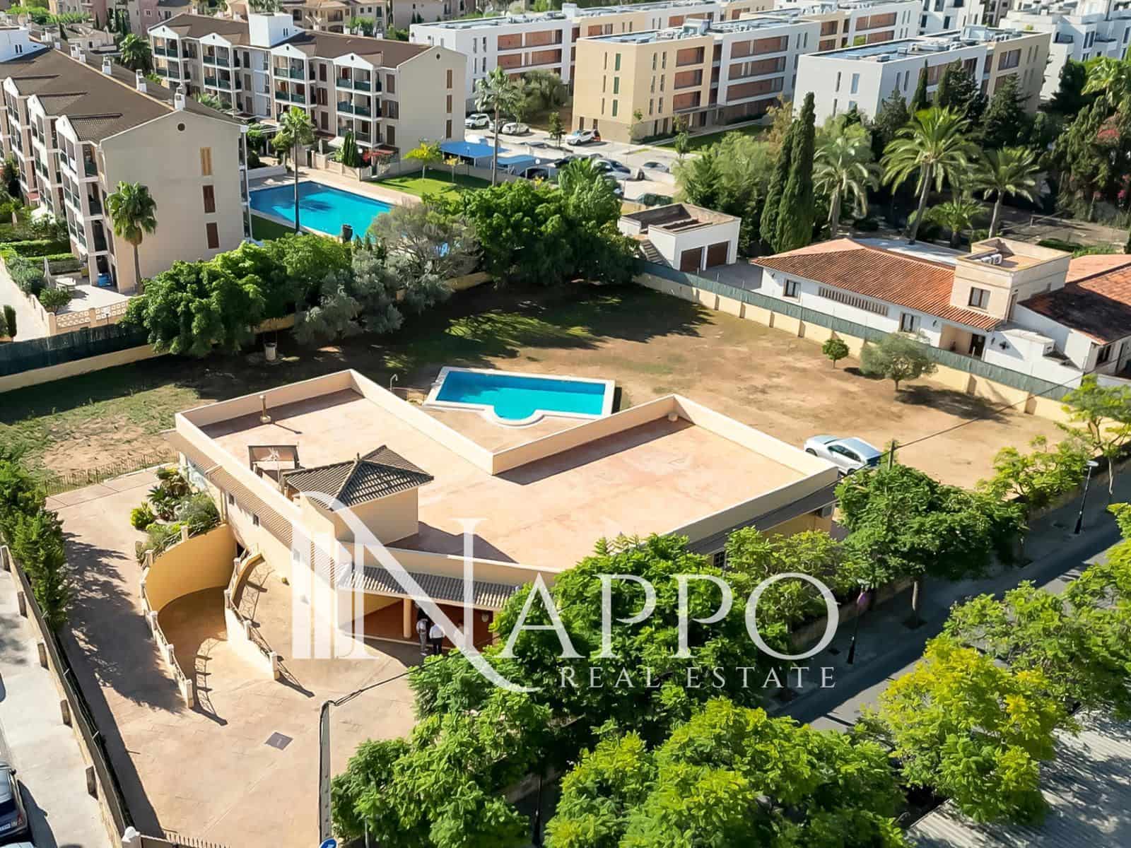 6 bedroom Villa for sale in Santa Ponsa with pool garage - € 2,600,000 (Ref: 9374021)