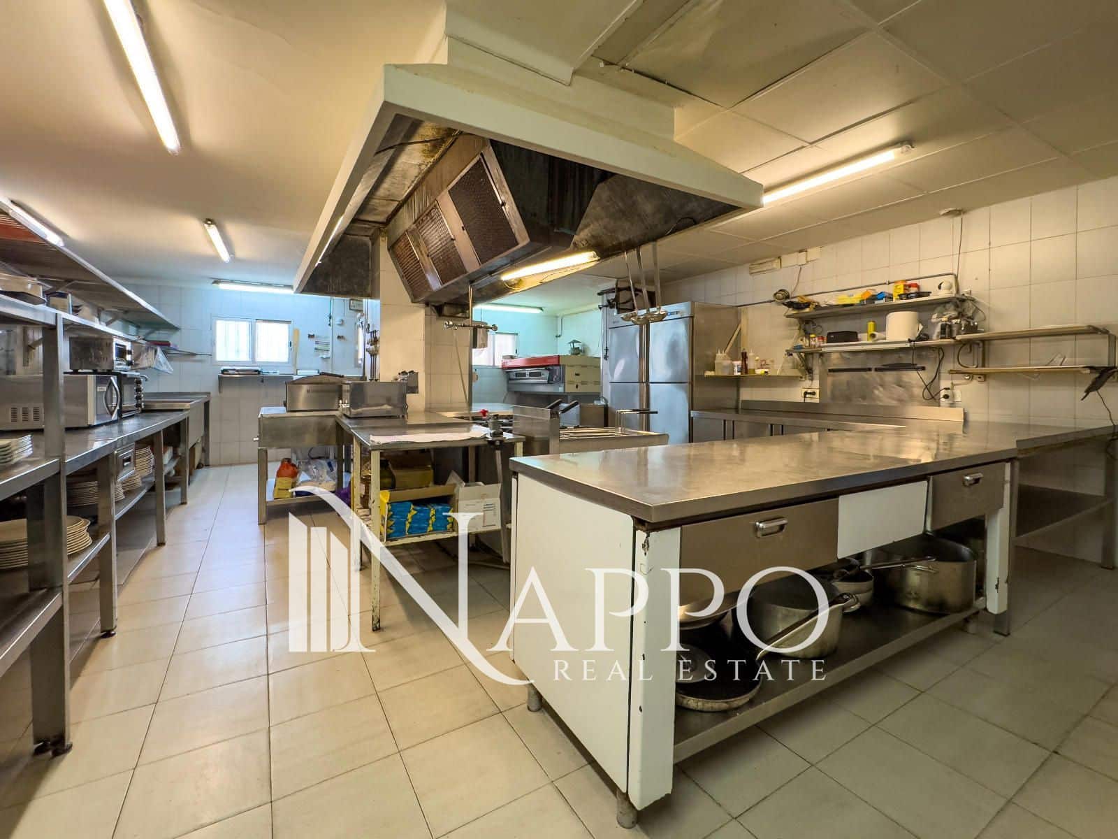 Commercial for rent in Cala Mayor - € 1,900 (Ref: 9378302)