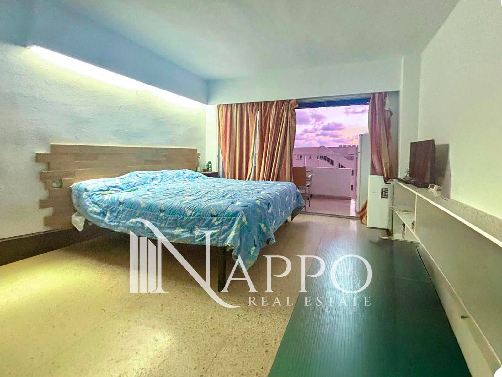 Flat for sale in Cala Mayor - € 175,000 (Ref: 9392071)