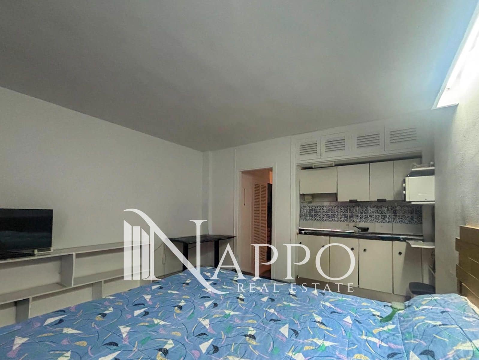 Flat for sale in Cala Mayor - € 175,000 (Ref: 9392071)