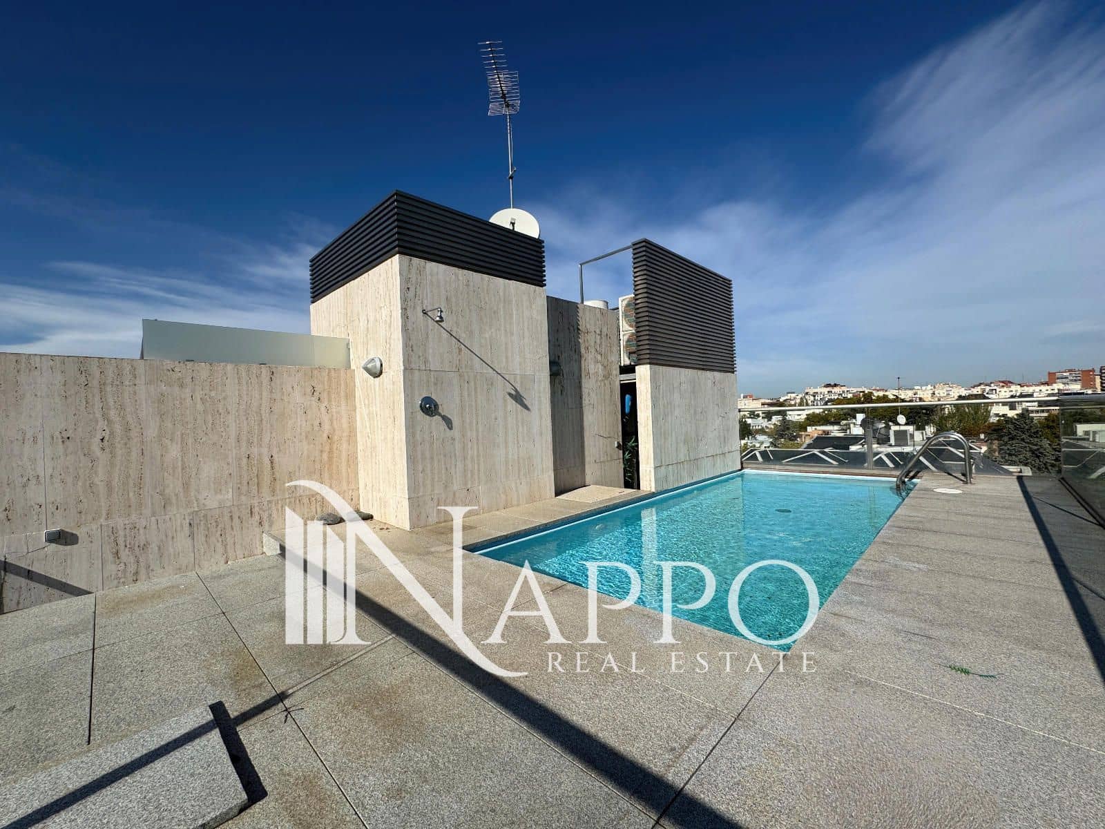 4 quarto Penthouse para arrendar em Madrid cidade com piscina garagem - 9 900 € (Ref: 9392072)